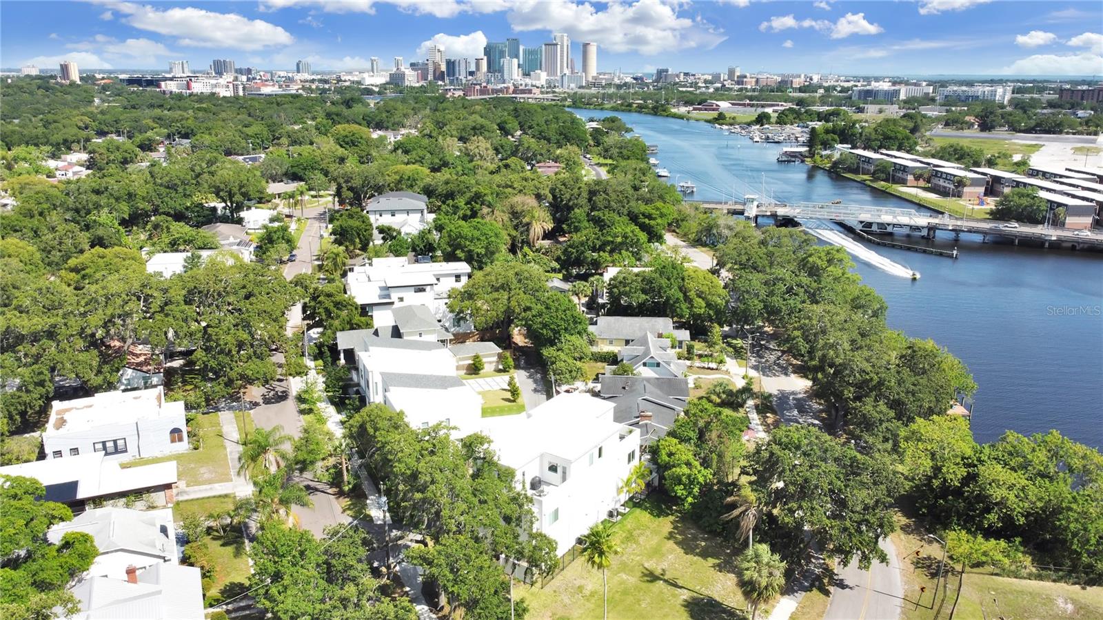 Image 2 of 28 For 2728 Ridgewood Avenue 1