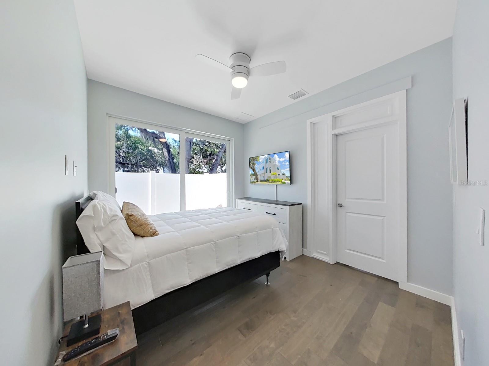 Image 24 of 28 For 2728 Ridgewood Avenue 1