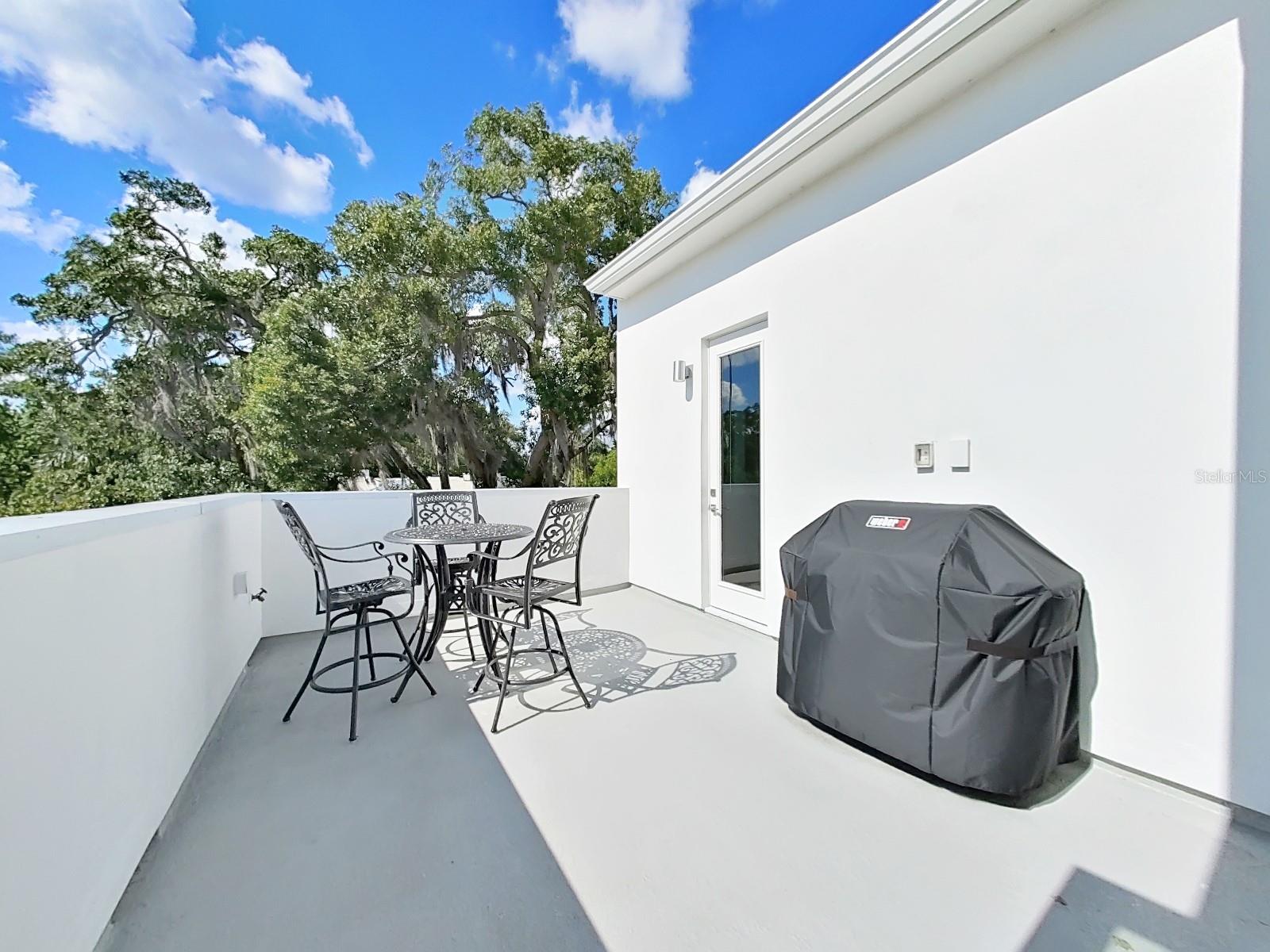 Image 6 of 28 For 2728 Ridgewood Avenue 1