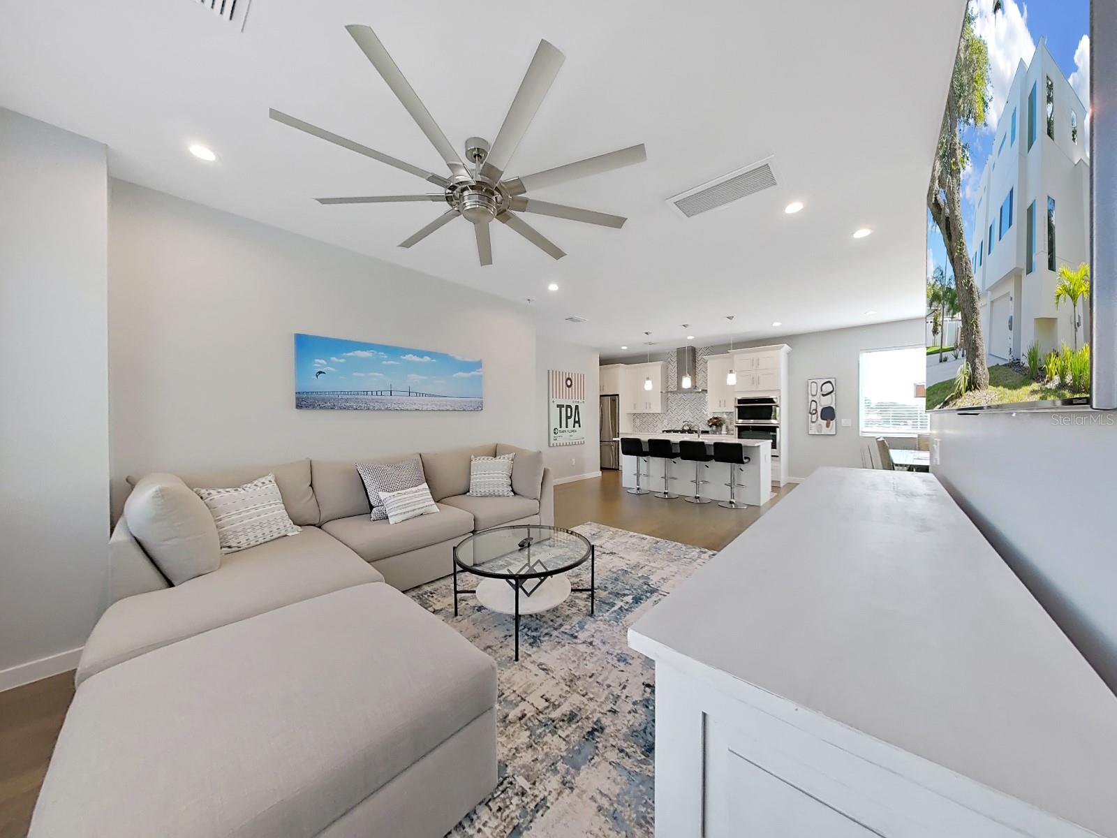 Image 7 of 28 For 2728 Ridgewood Avenue 1