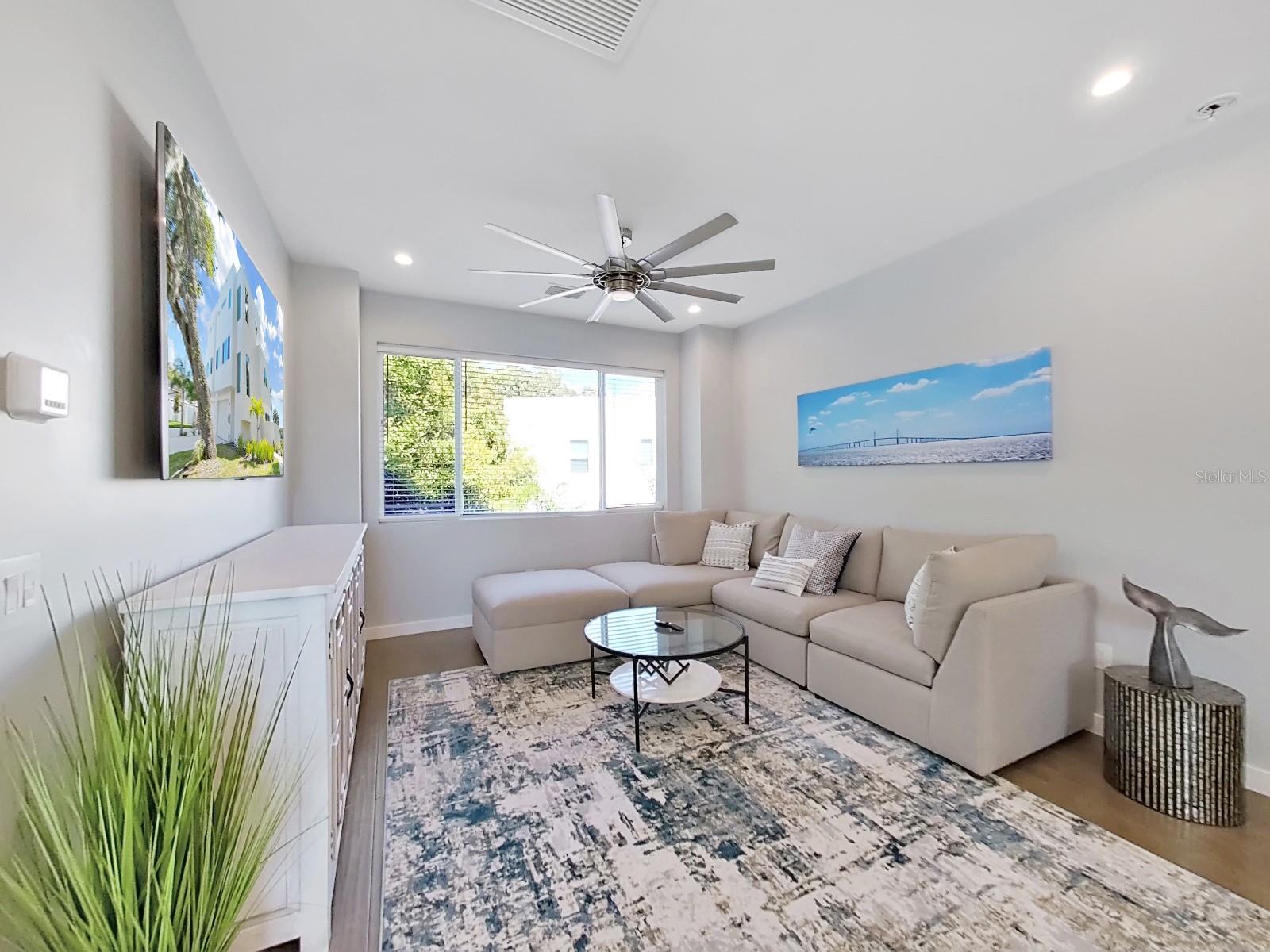 Image 8 of 28 For 2728 Ridgewood Avenue 1