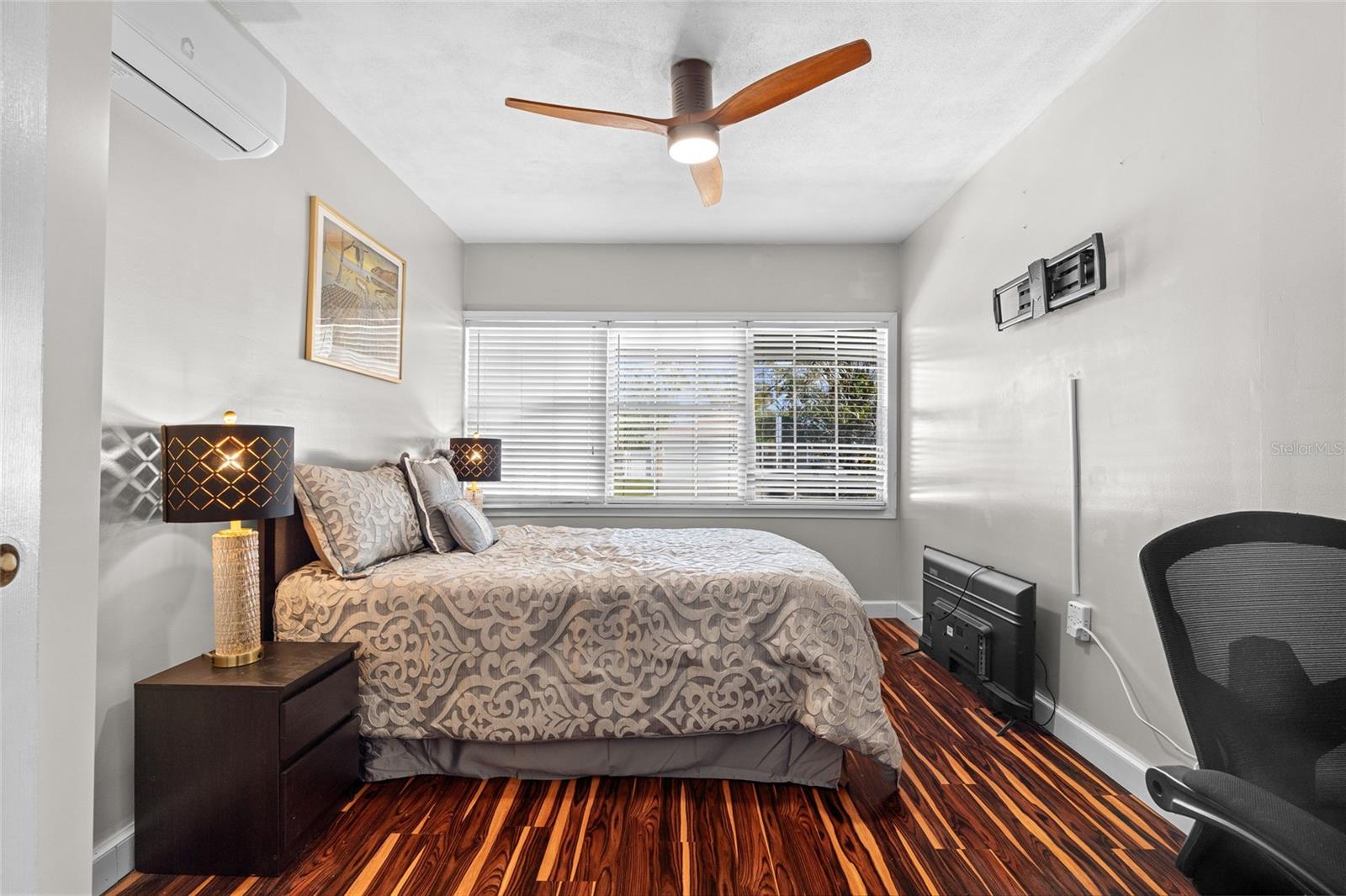 Image 18 of 33 For 3120 20th Street N