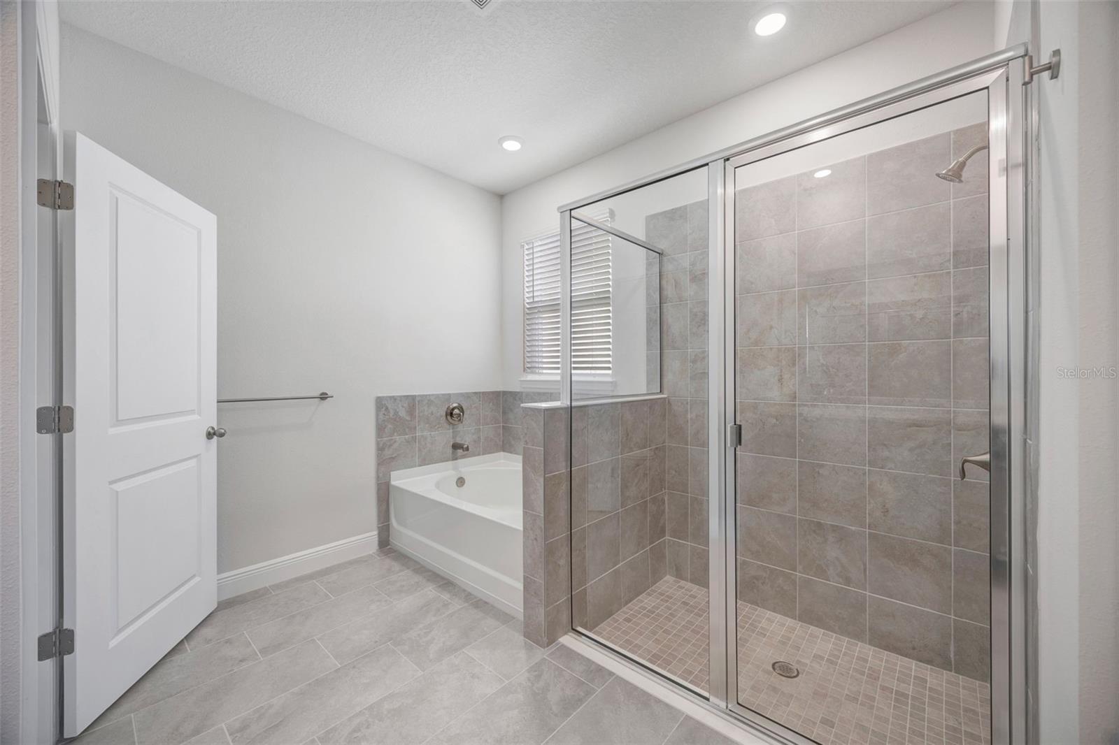 Image 29 of 66 For 2518 Chapel Oak Bend