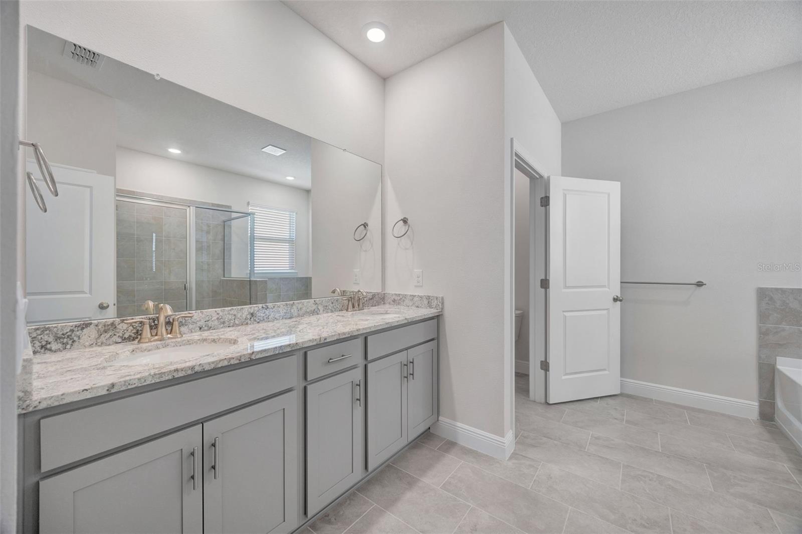 Image 30 of 66 For 2518 Chapel Oak Bend