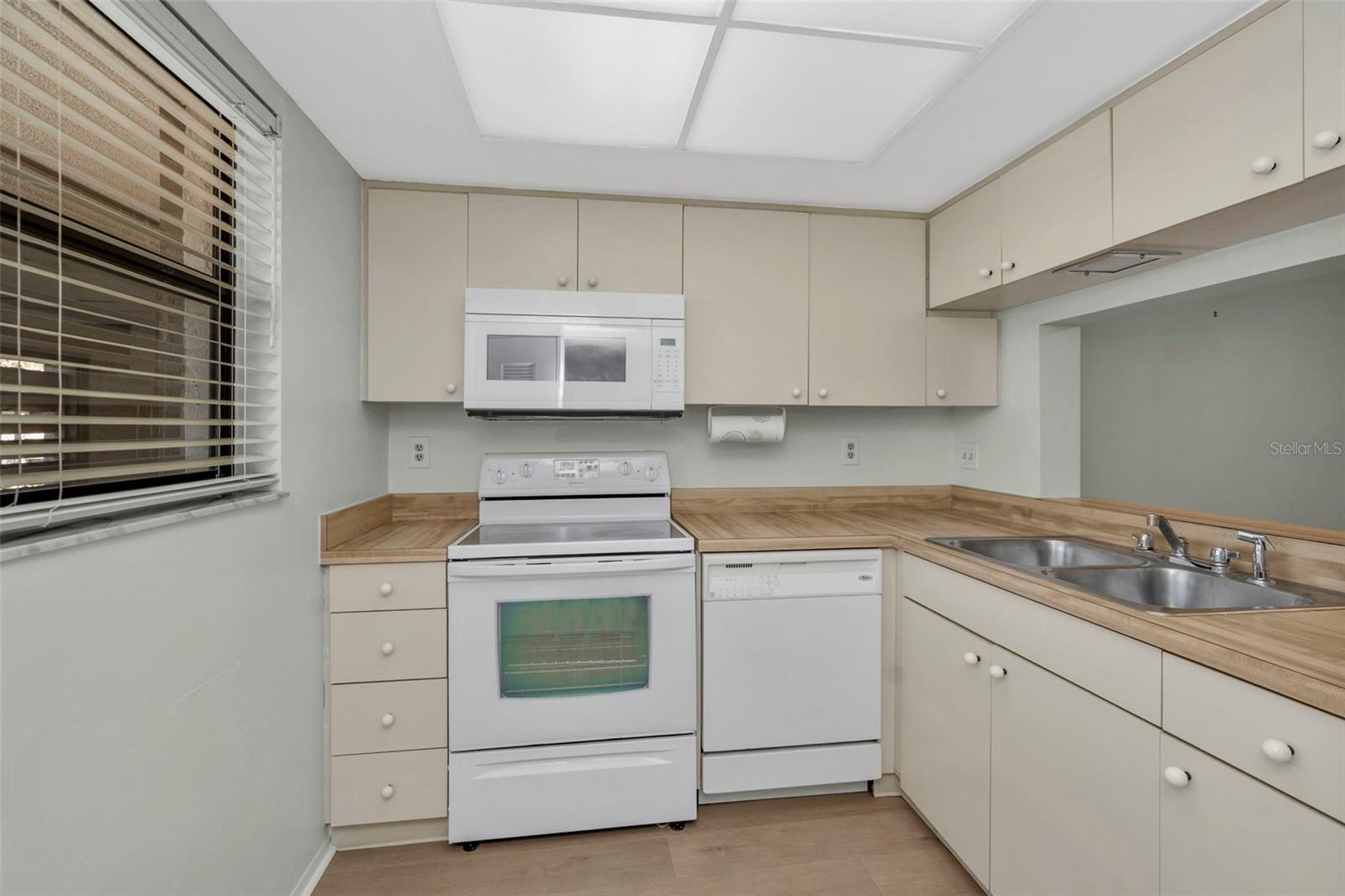 Image 3 of 32 For 3034 Eastland Boulevard D210