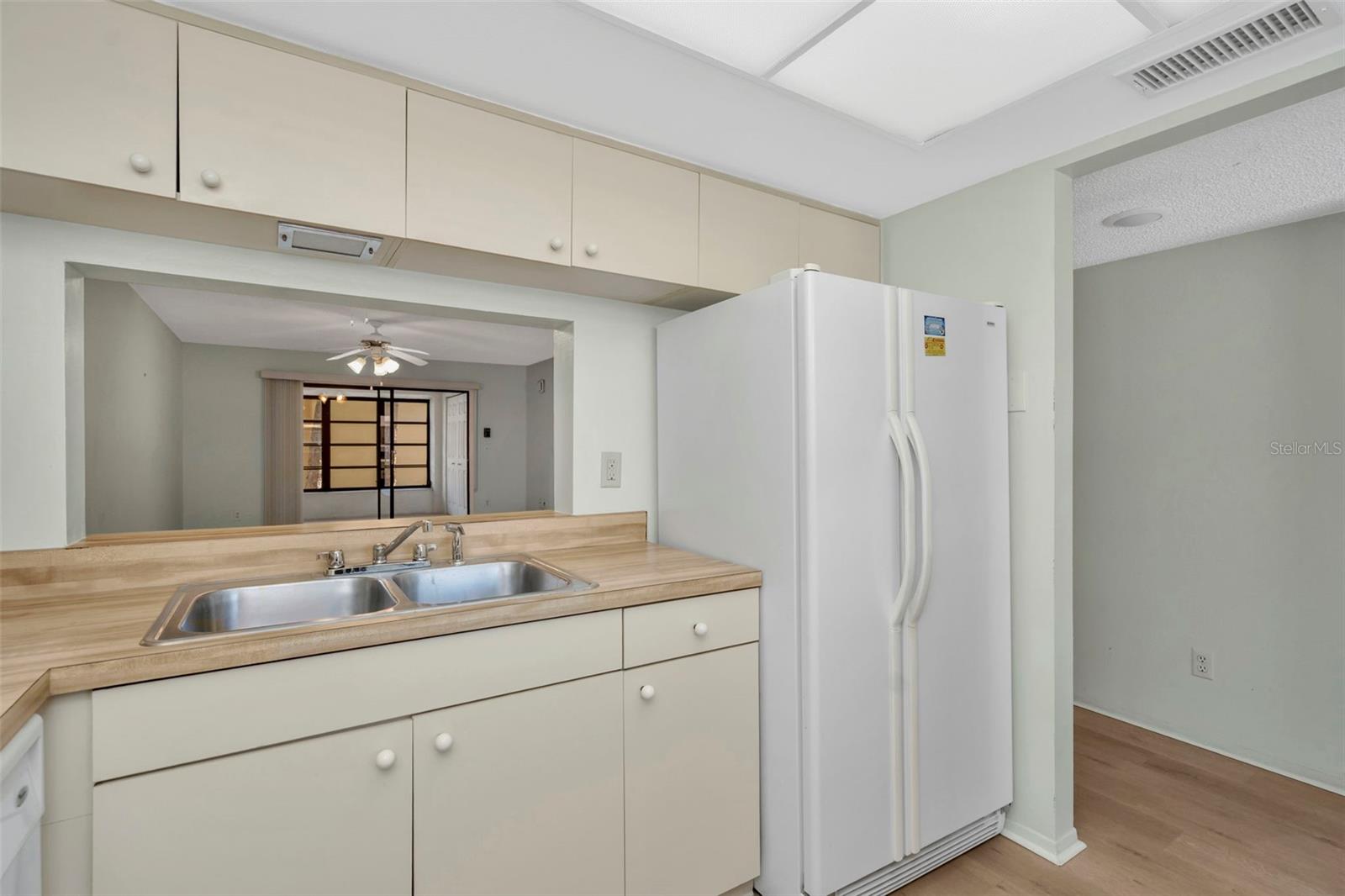 Image 5 of 32 For 3034 Eastland Boulevard D210