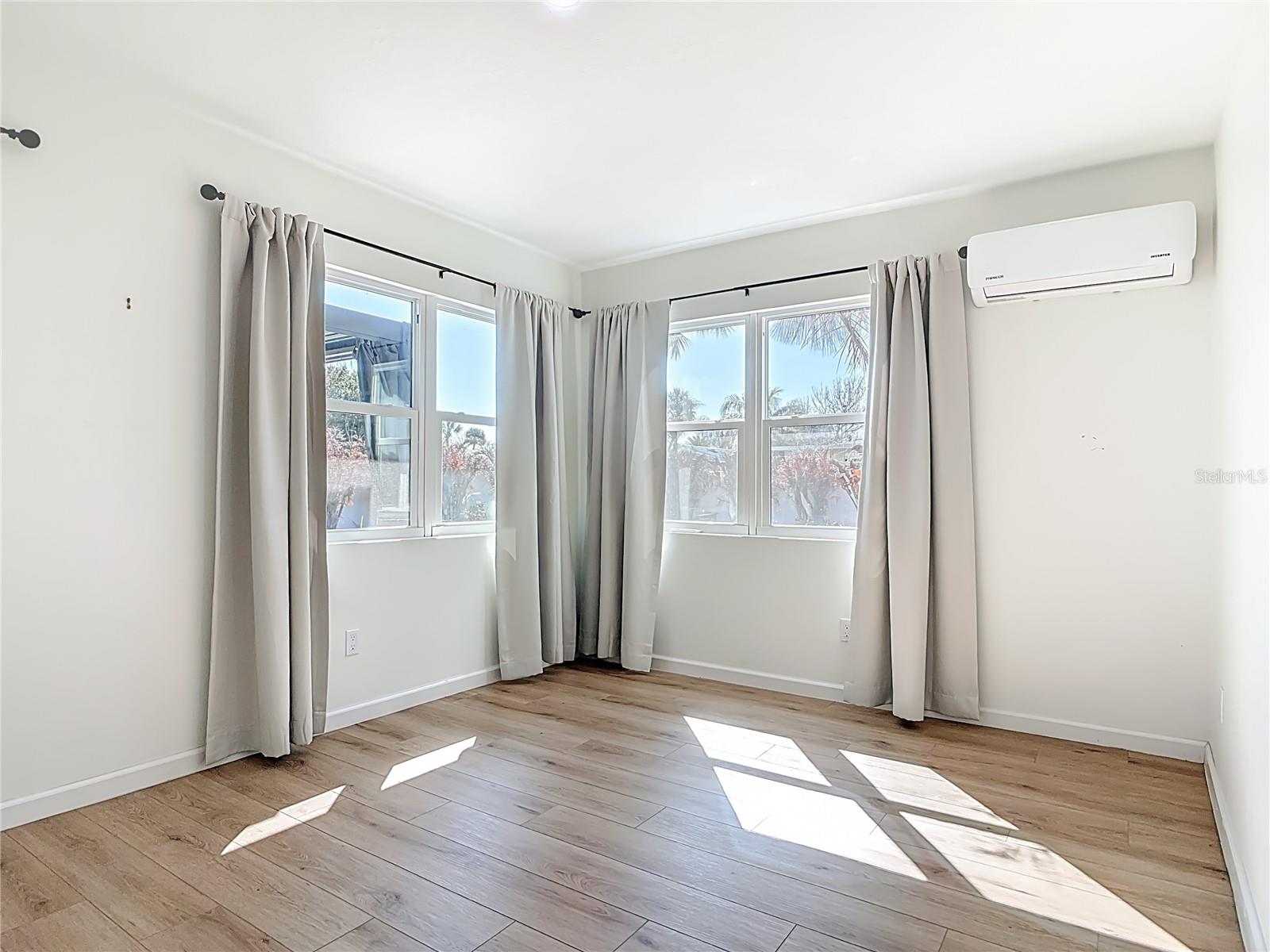 Image 10 of 27 For 408 Zelda Boulevard