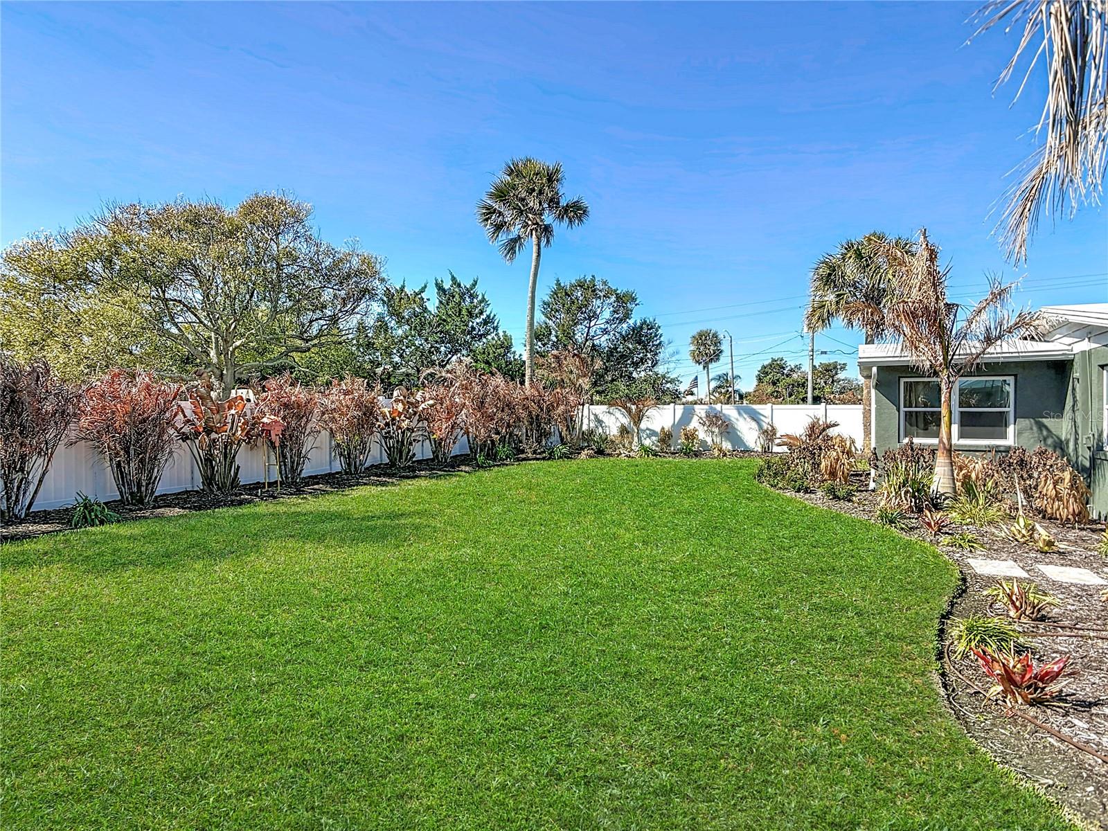 Image 17 of 27 For 408 Zelda Boulevard