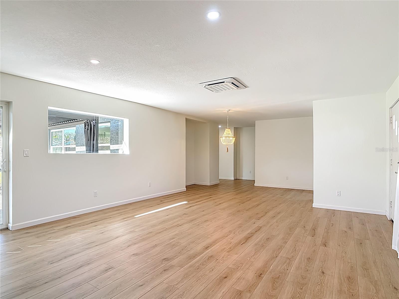 Image 21 of 27 For 408 Zelda Boulevard