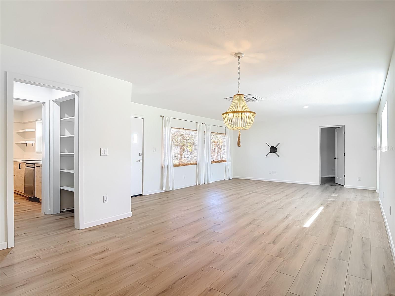 Image 22 of 27 For 408 Zelda Boulevard