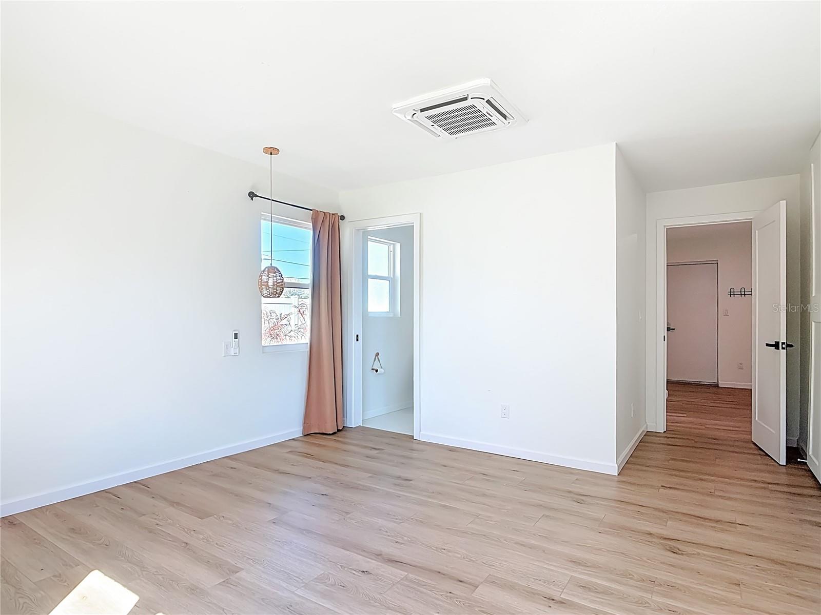 Image 25 of 27 For 408 Zelda Boulevard