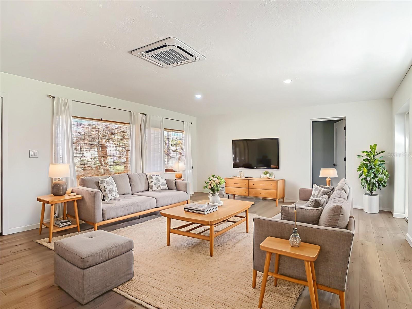 Image 3 of 27 For 408 Zelda Boulevard