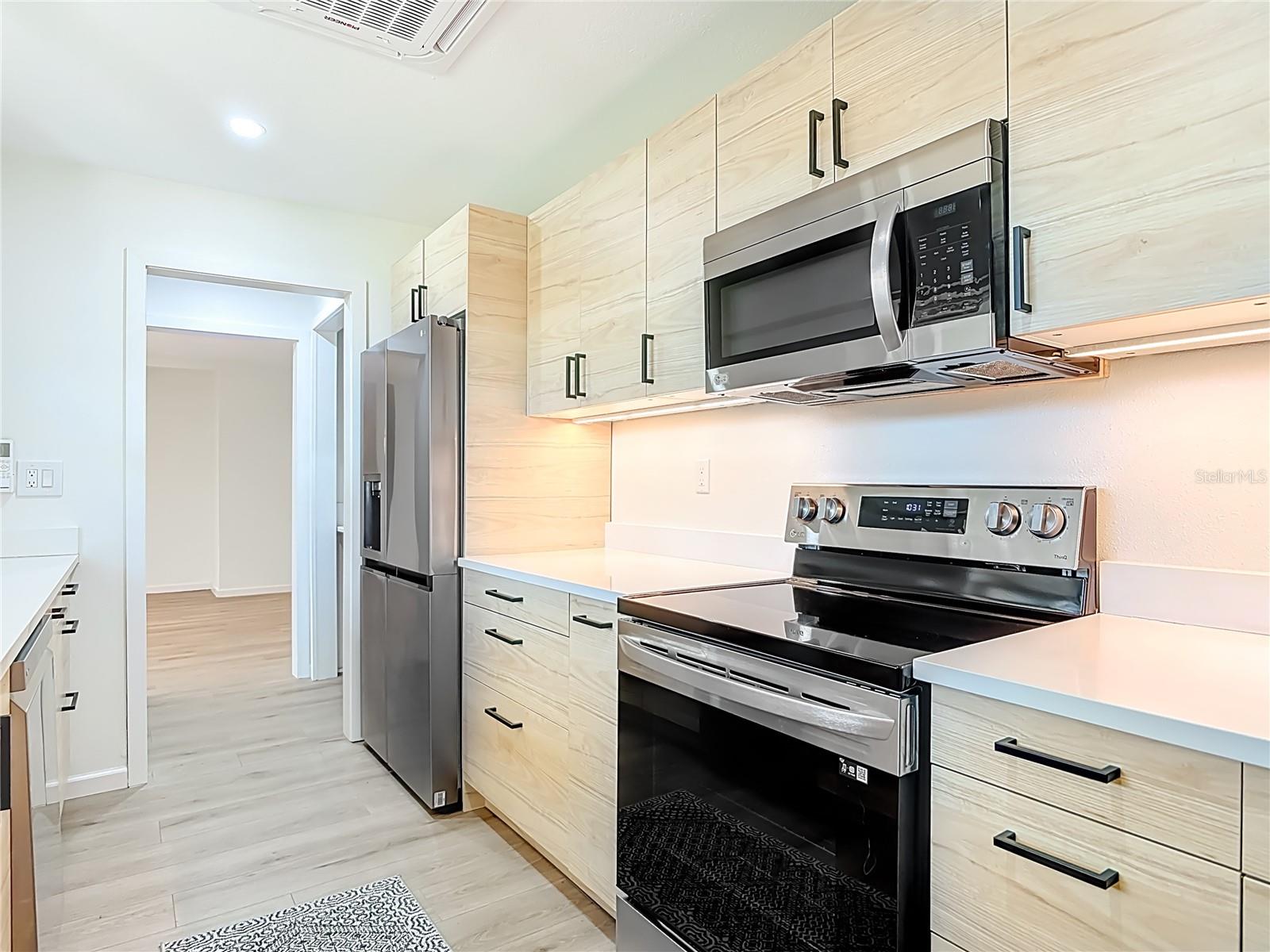 Image 7 of 27 For 408 Zelda Boulevard