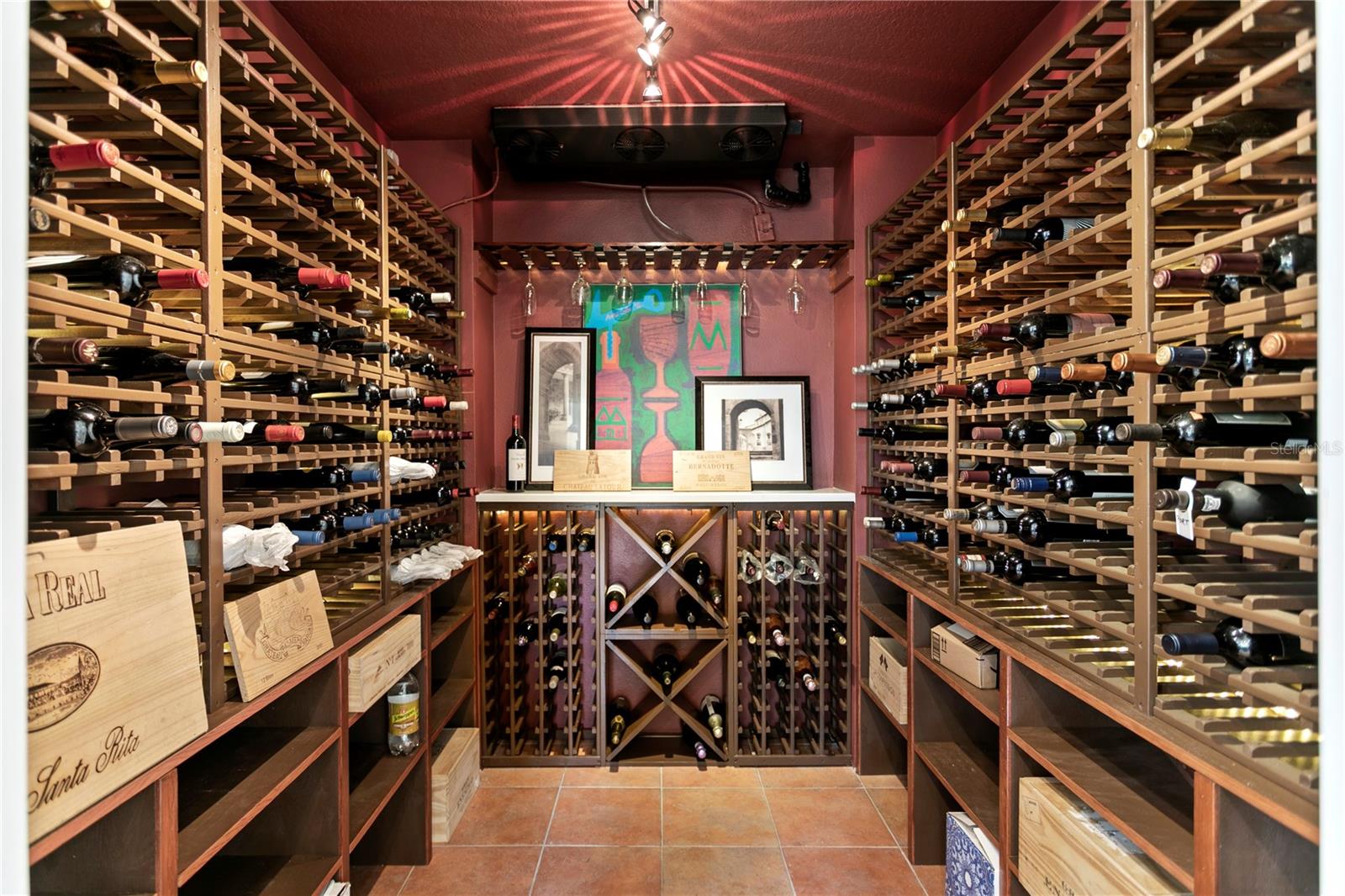 Listing photo id 8 for 4115 Barcelona Street