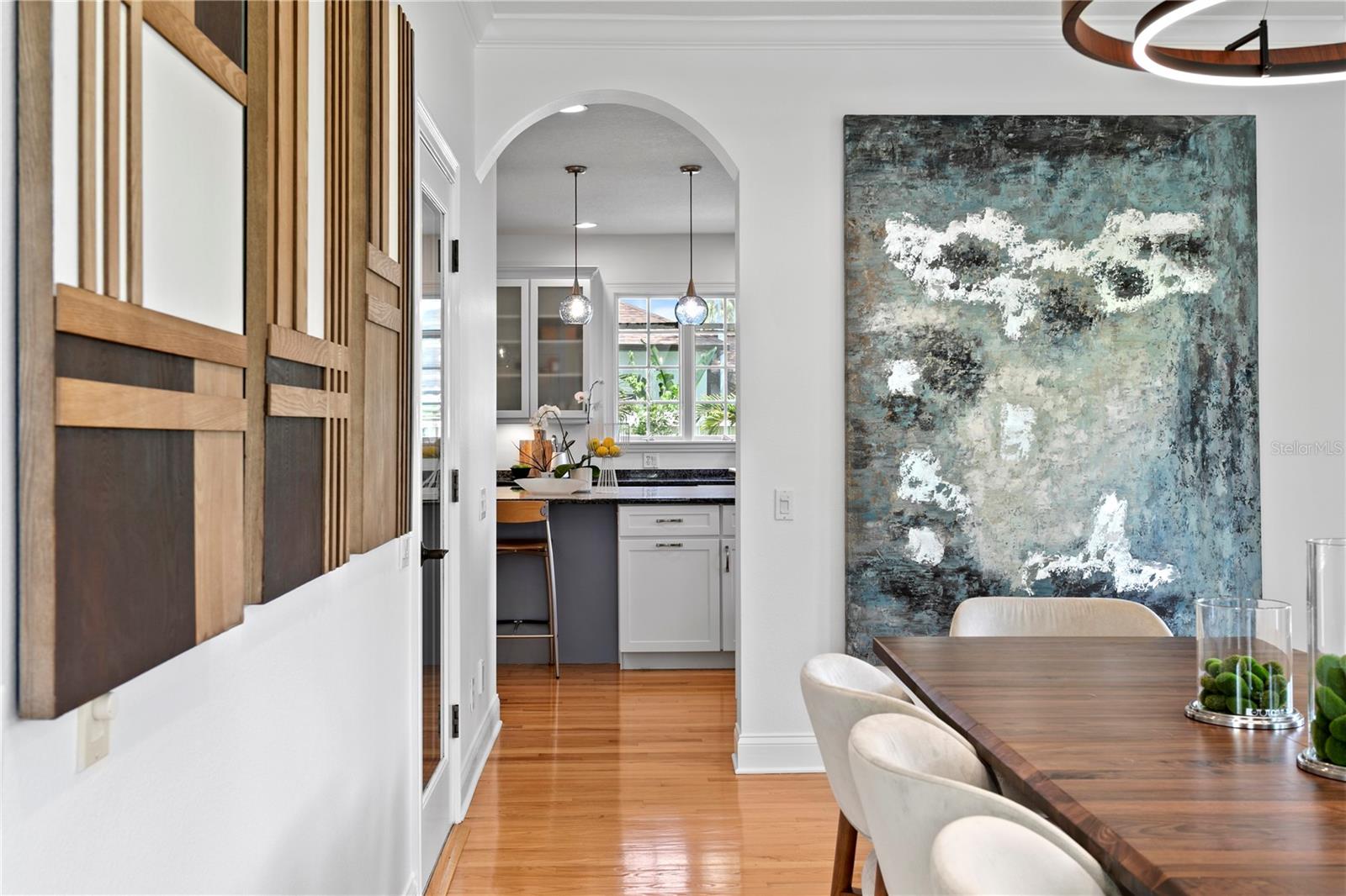 Listing photo id 9 for 4115 Barcelona Street