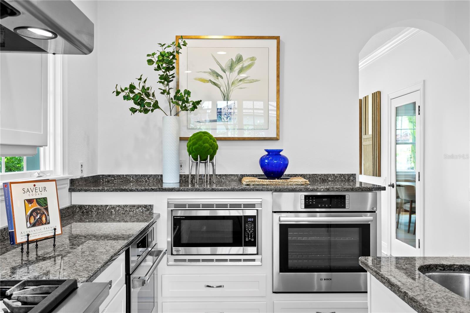 Listing photo id 12 for 4115 Barcelona Street