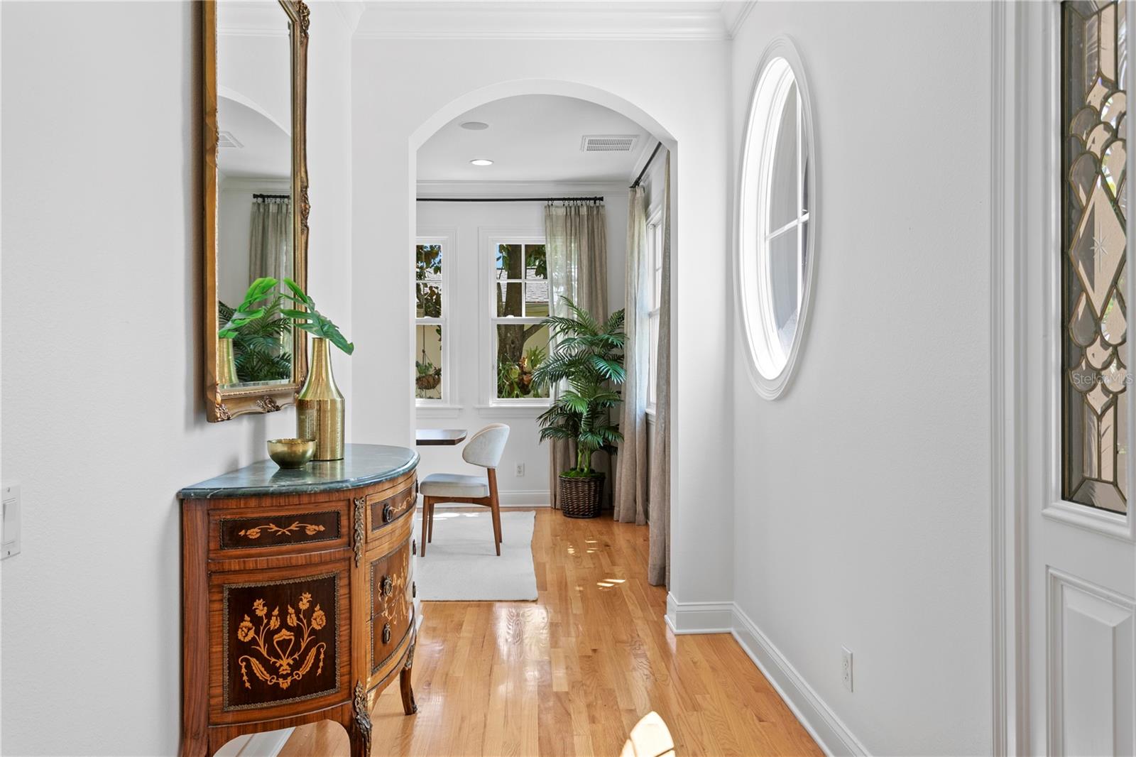 Listing photo id 0 for 4115 Barcelona Street