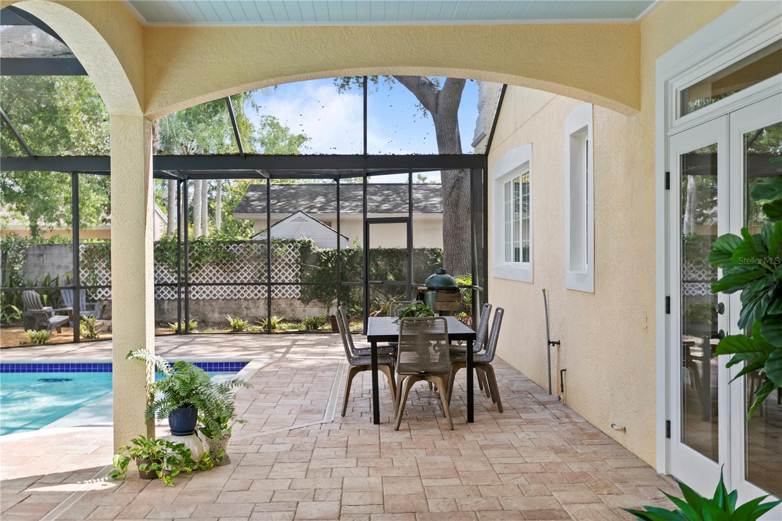 Listing photo id 20 for 4115 Barcelona Street