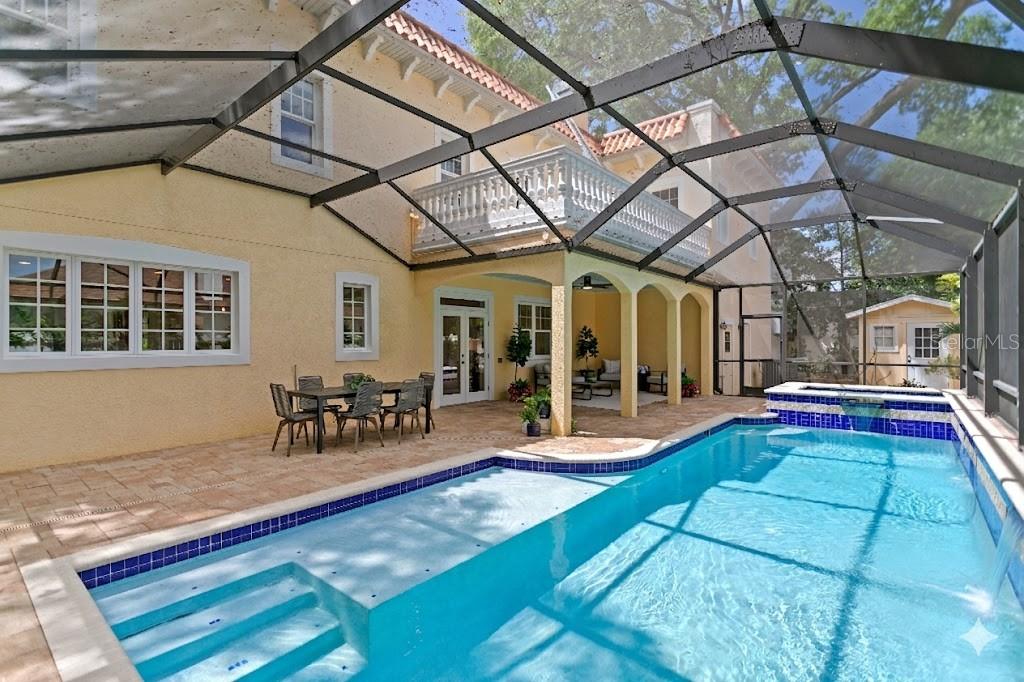 Listing photo id 21 for 4115 Barcelona Street