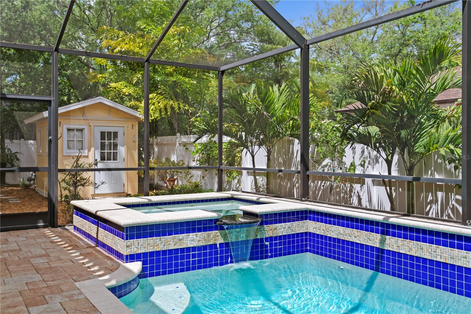 Listing photo id 22 for 4115 Barcelona Street