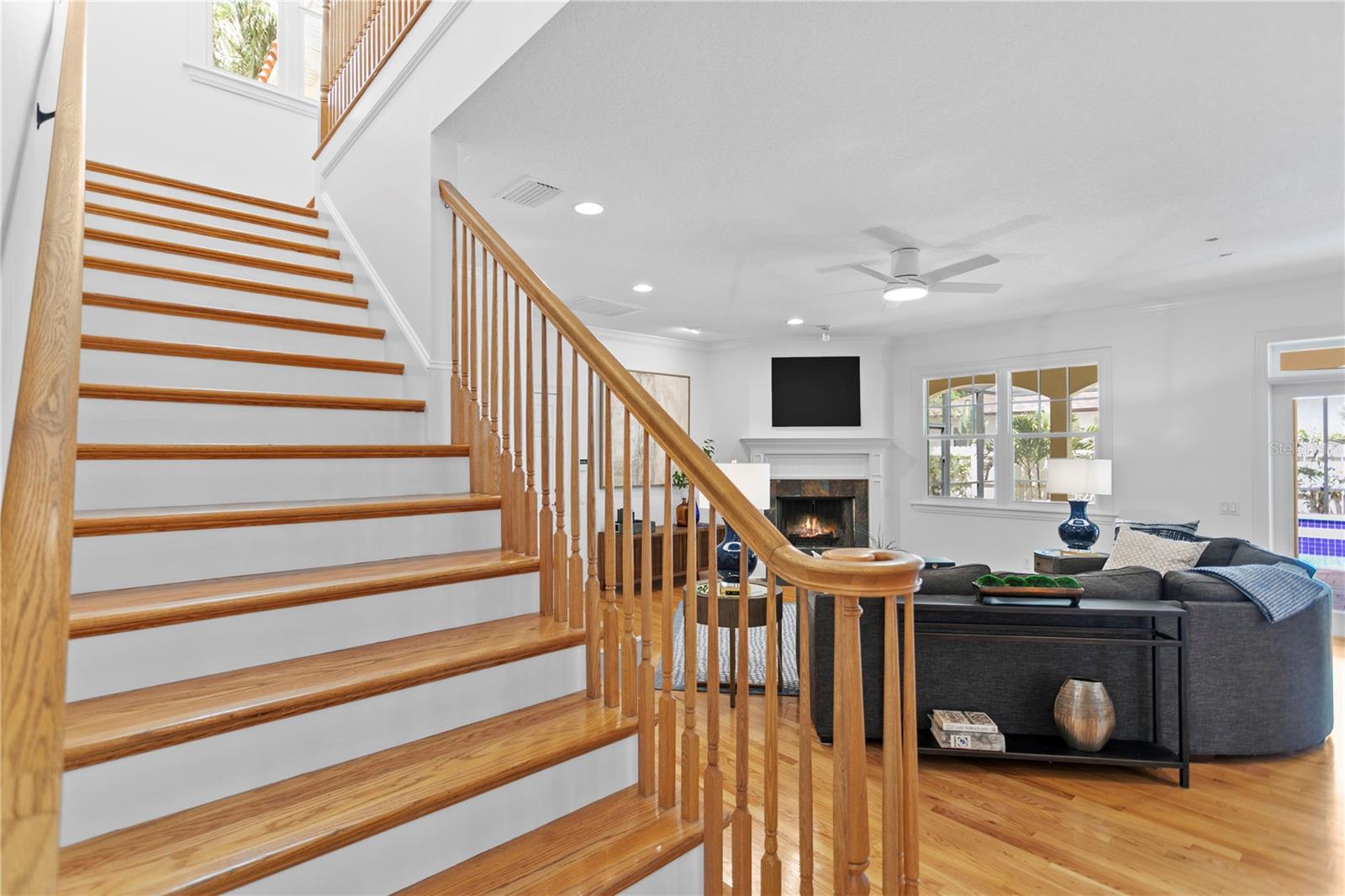 Listing photo id 24 for 4115 Barcelona Street