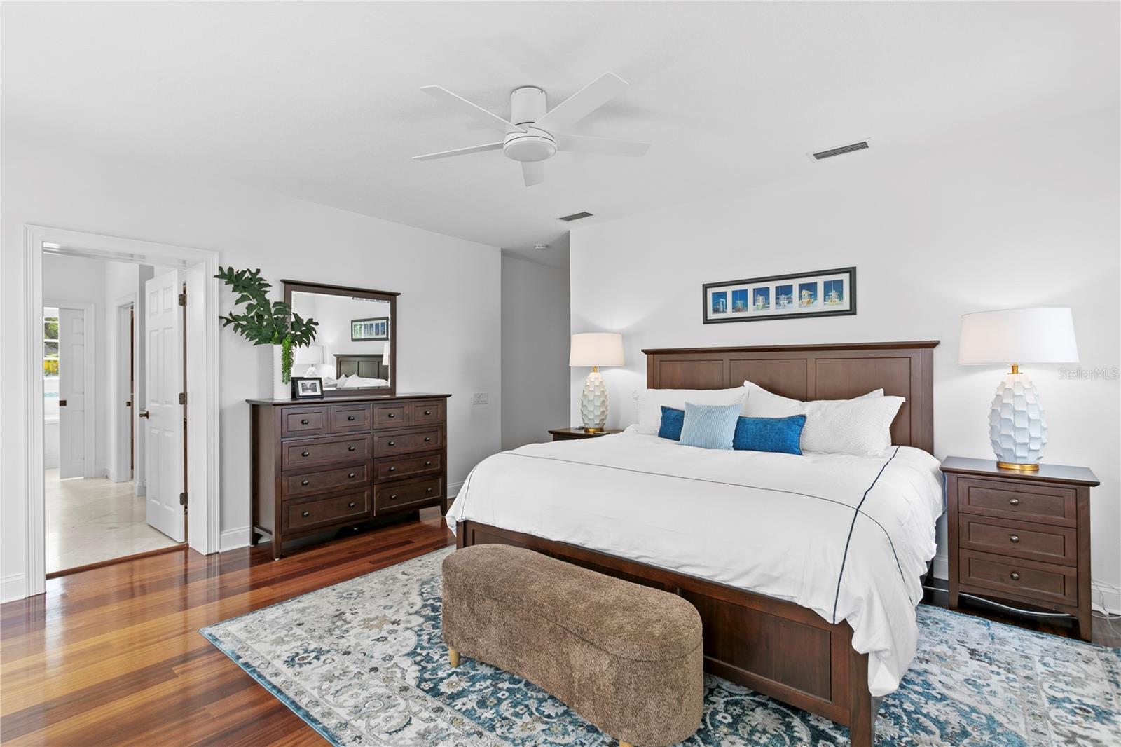 Listing photo id 25 for 4115 Barcelona Street