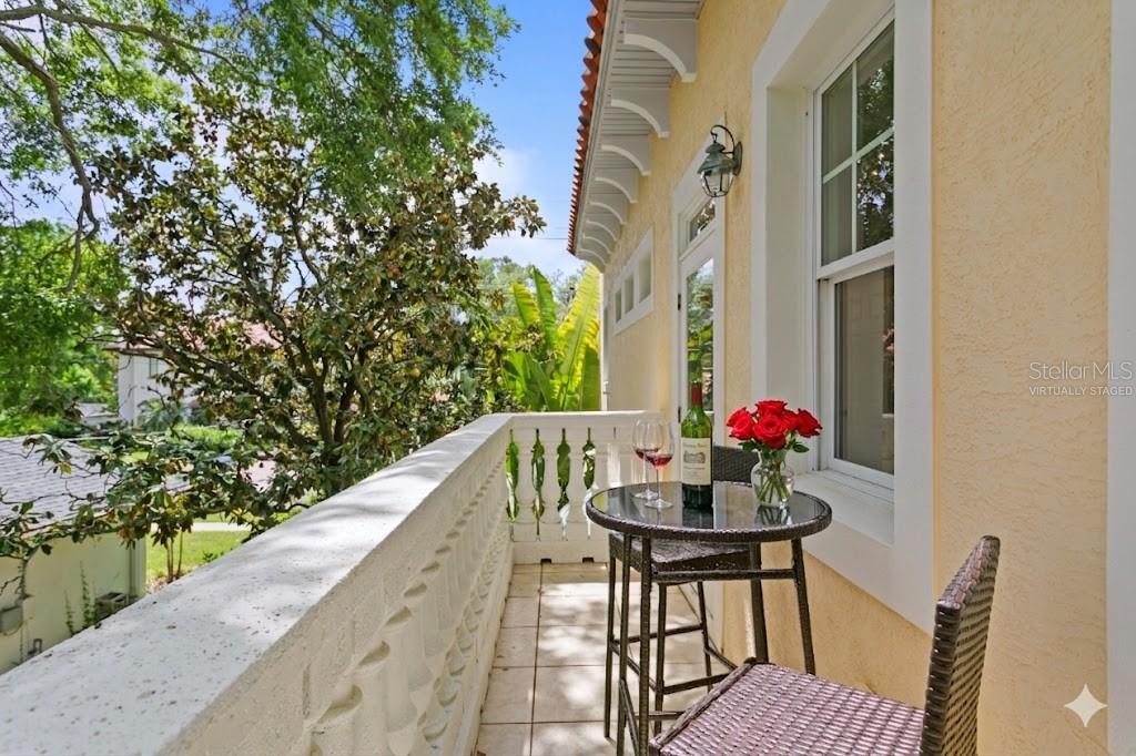 Listing photo id 27 for 4115 Barcelona Street