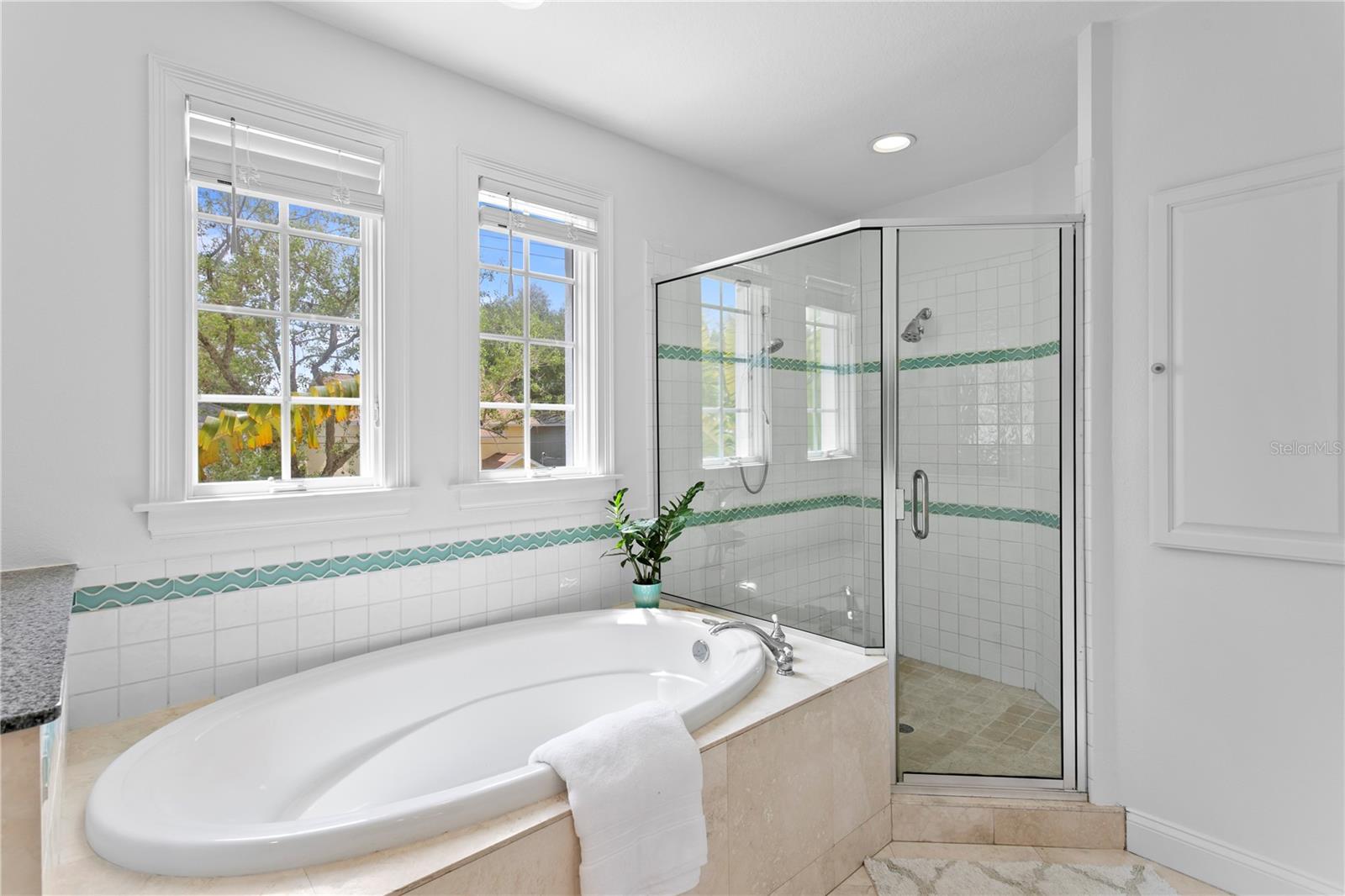 Listing photo id 29 for 4115 Barcelona Street