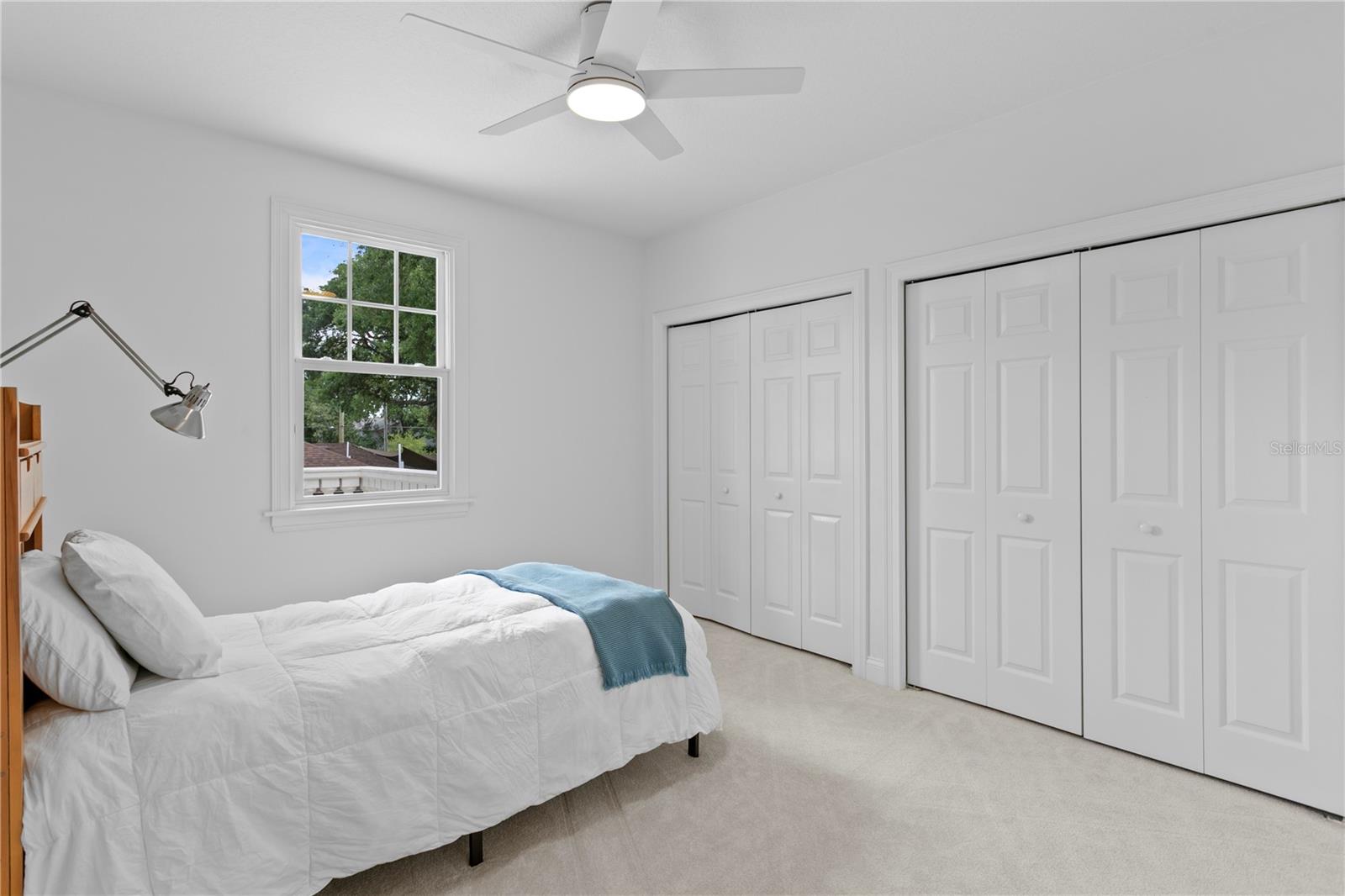 Listing photo id 31 for 4115 Barcelona Street