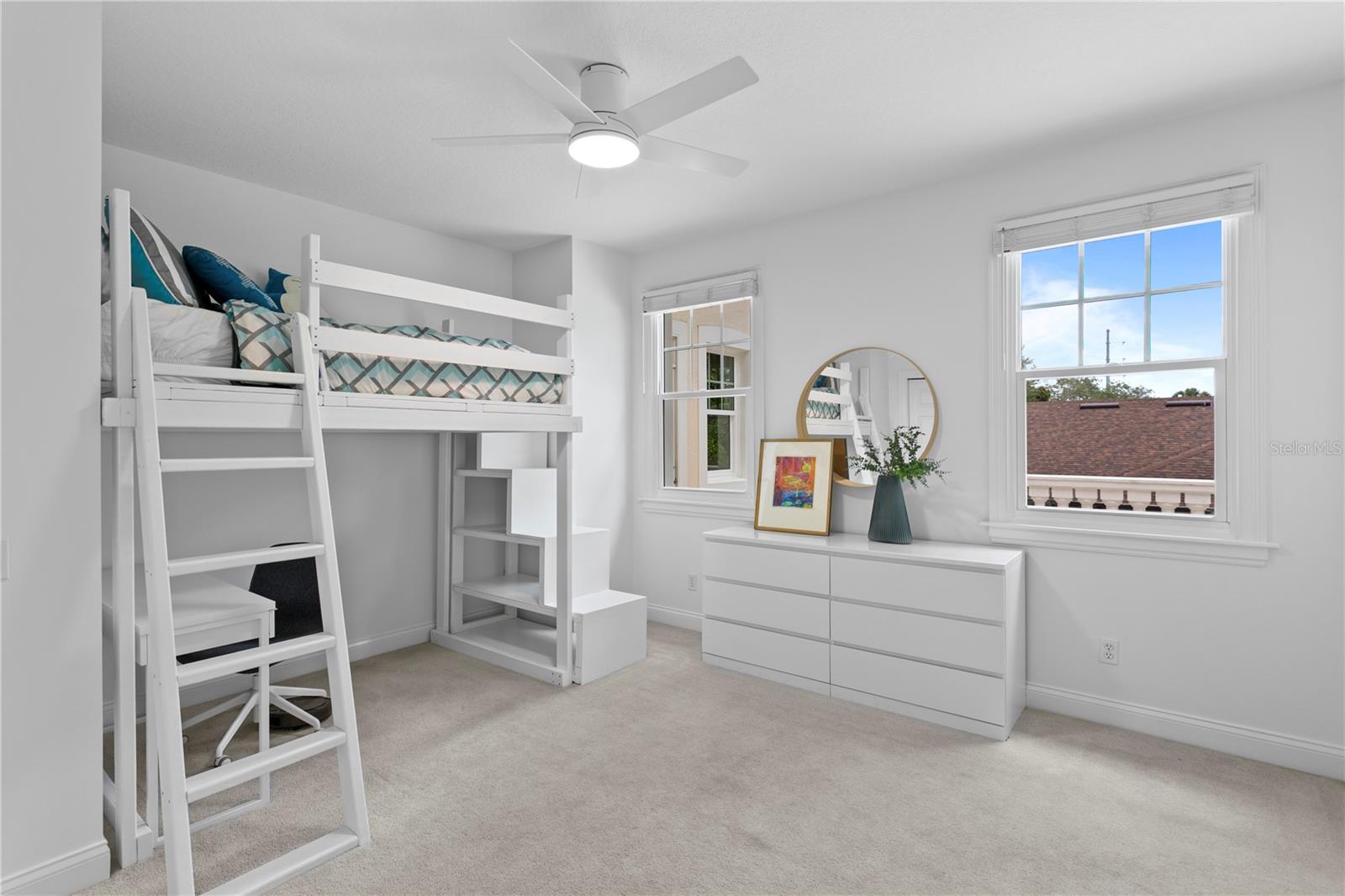 Listing photo id 32 for 4115 Barcelona Street