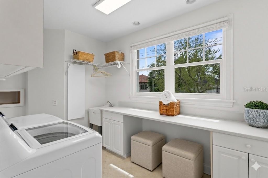 Listing photo id 34 for 4115 Barcelona Street