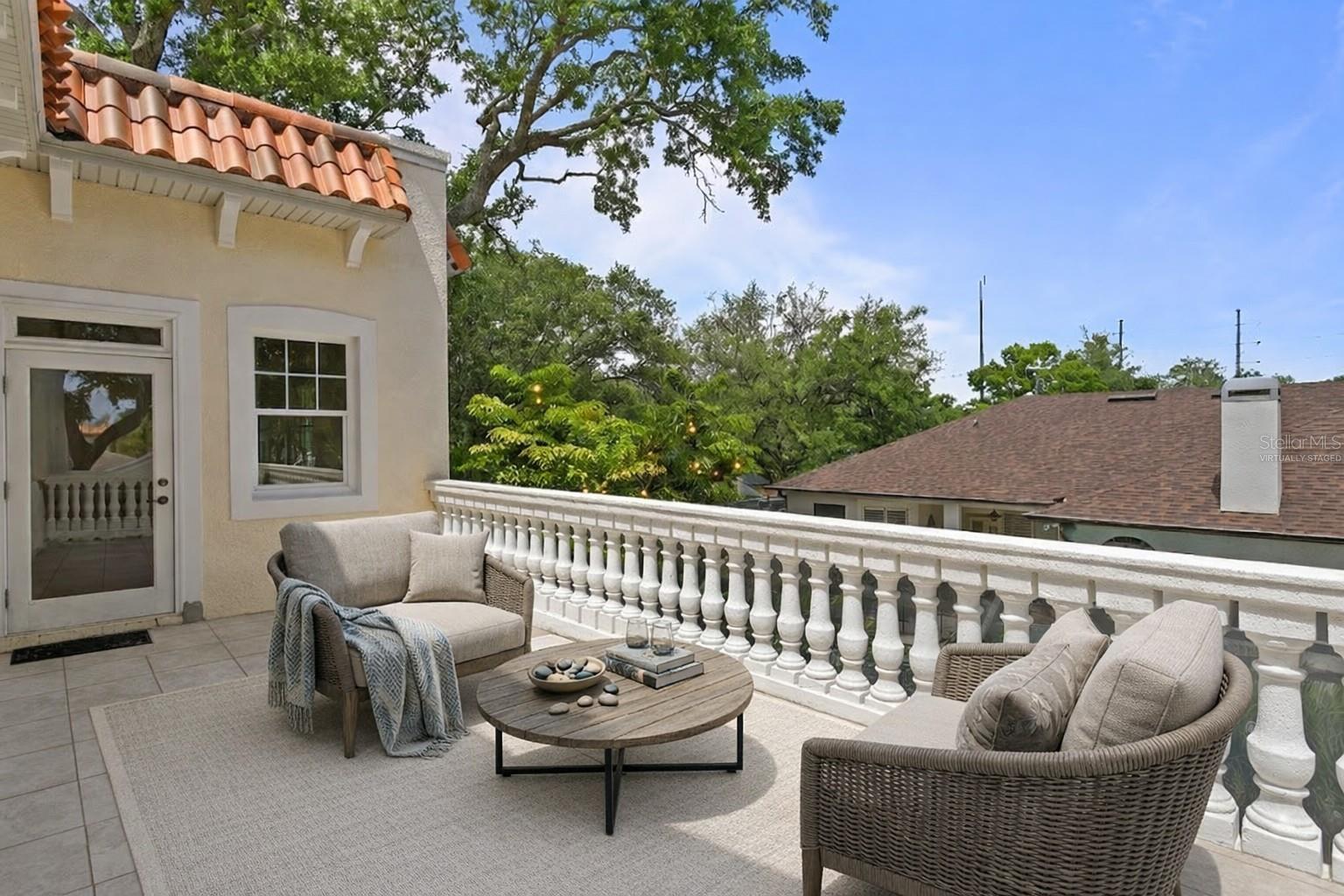 Listing photo id 39 for 4115 Barcelona Street