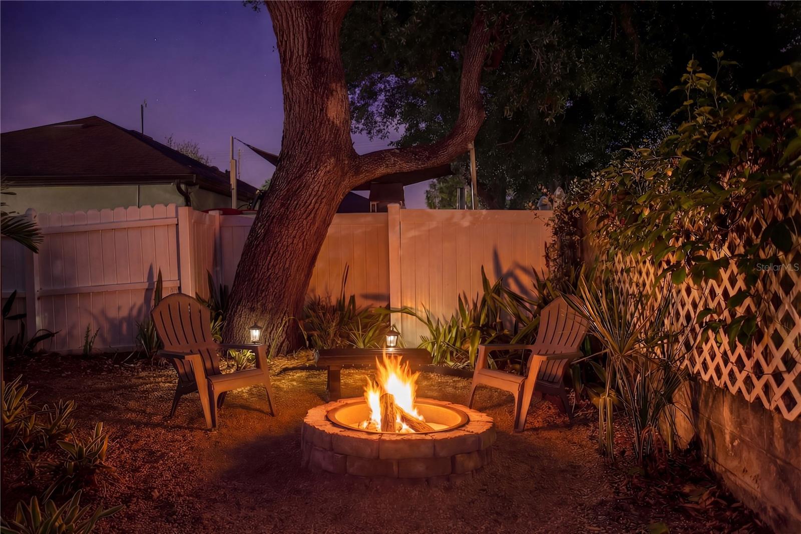 Listing photo id 40 for 4115 Barcelona Street