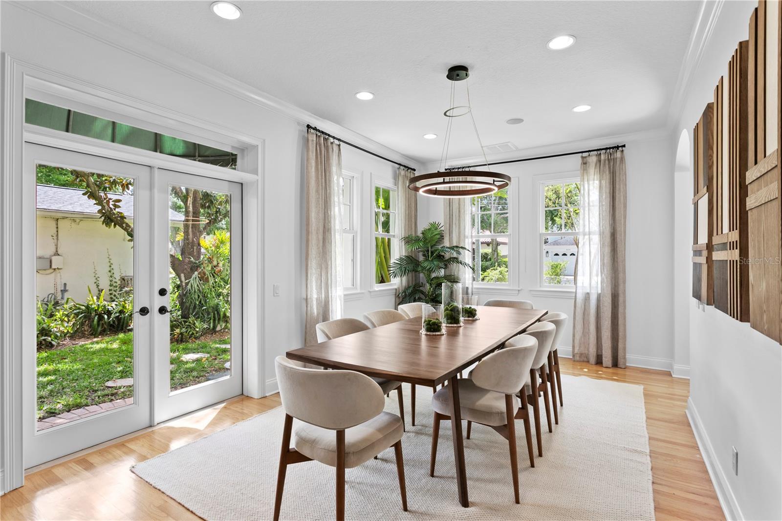 Listing photo id 6 for 4115 Barcelona Street