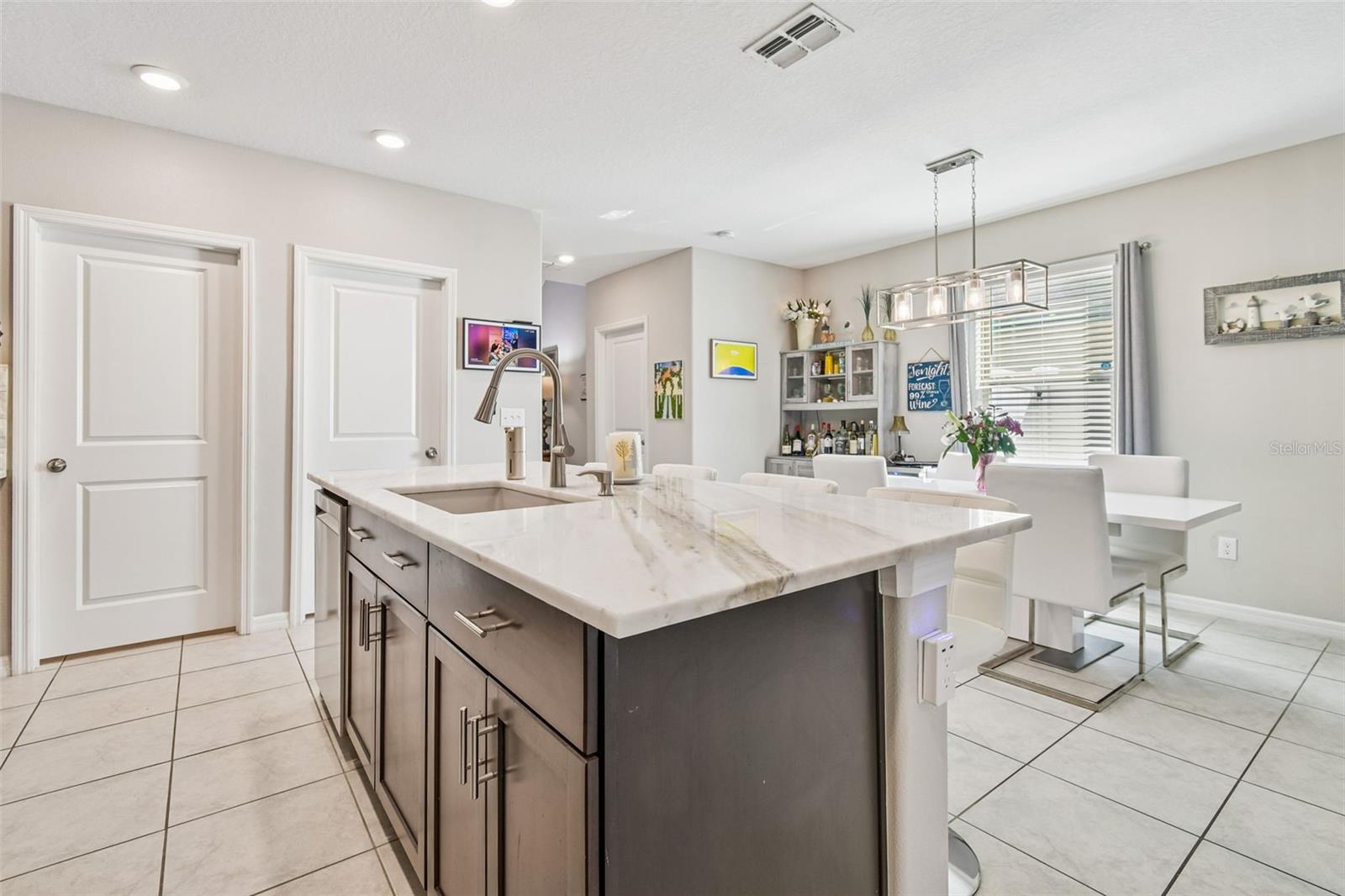 Image 14 of 75 For 984 Olive Conch Street