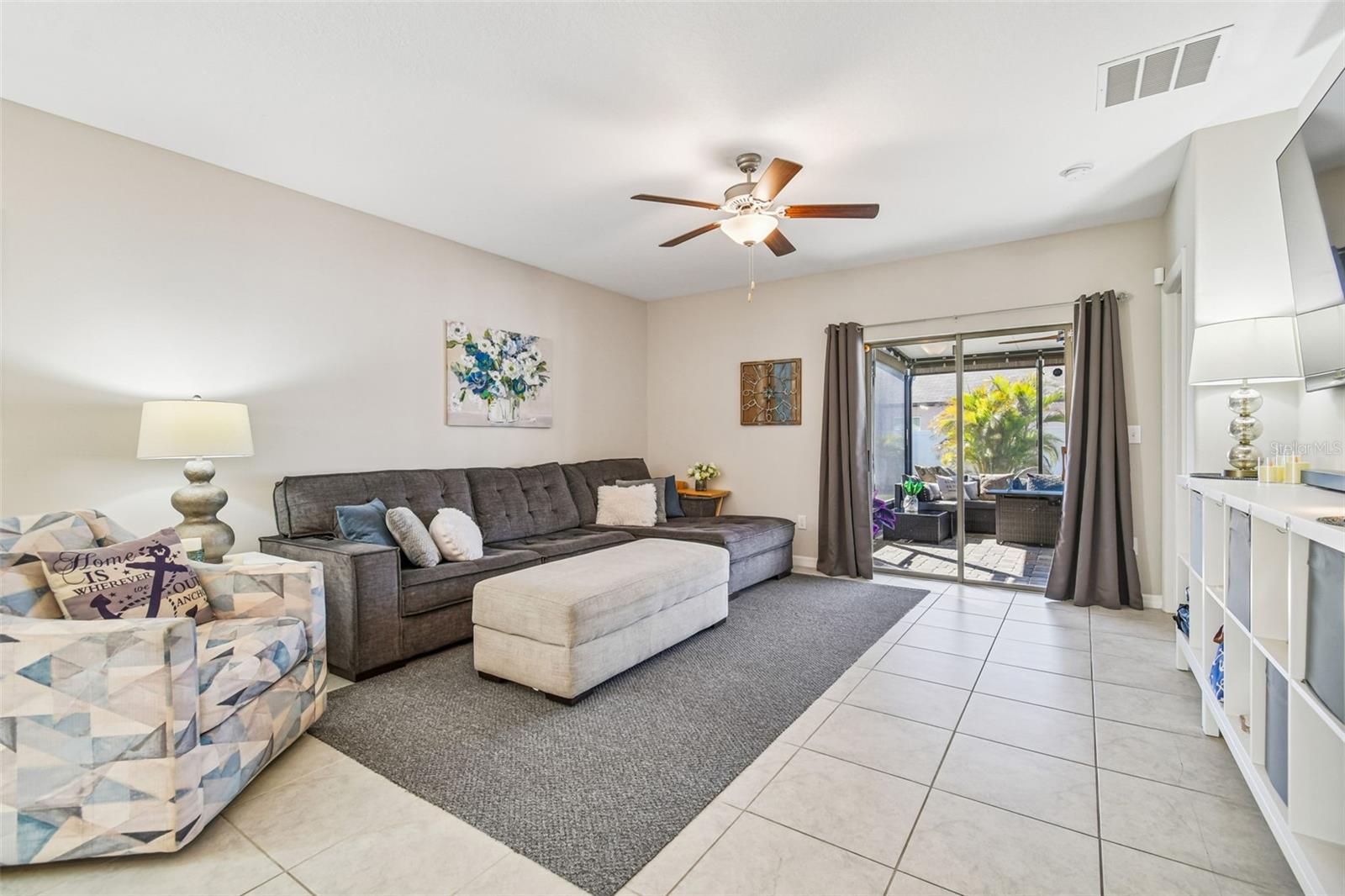 Image 19 of 75 For 984 Olive Conch Street