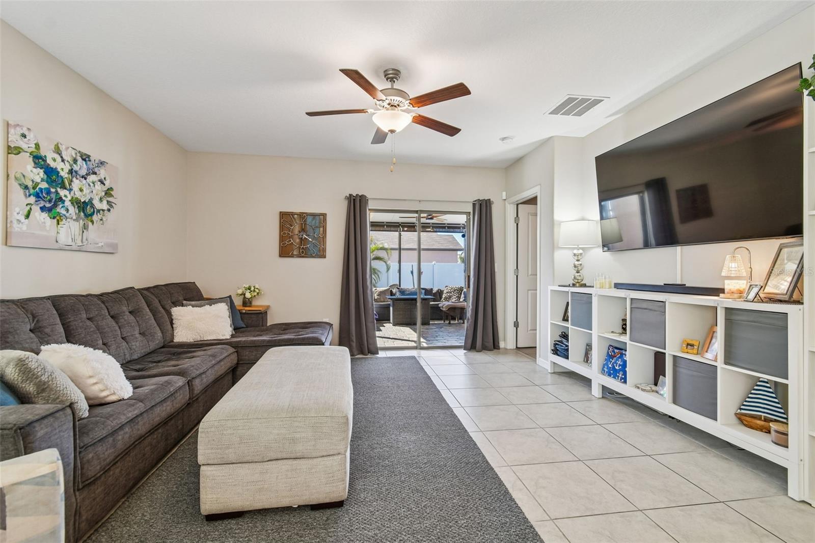 Image 20 of 75 For 984 Olive Conch Street