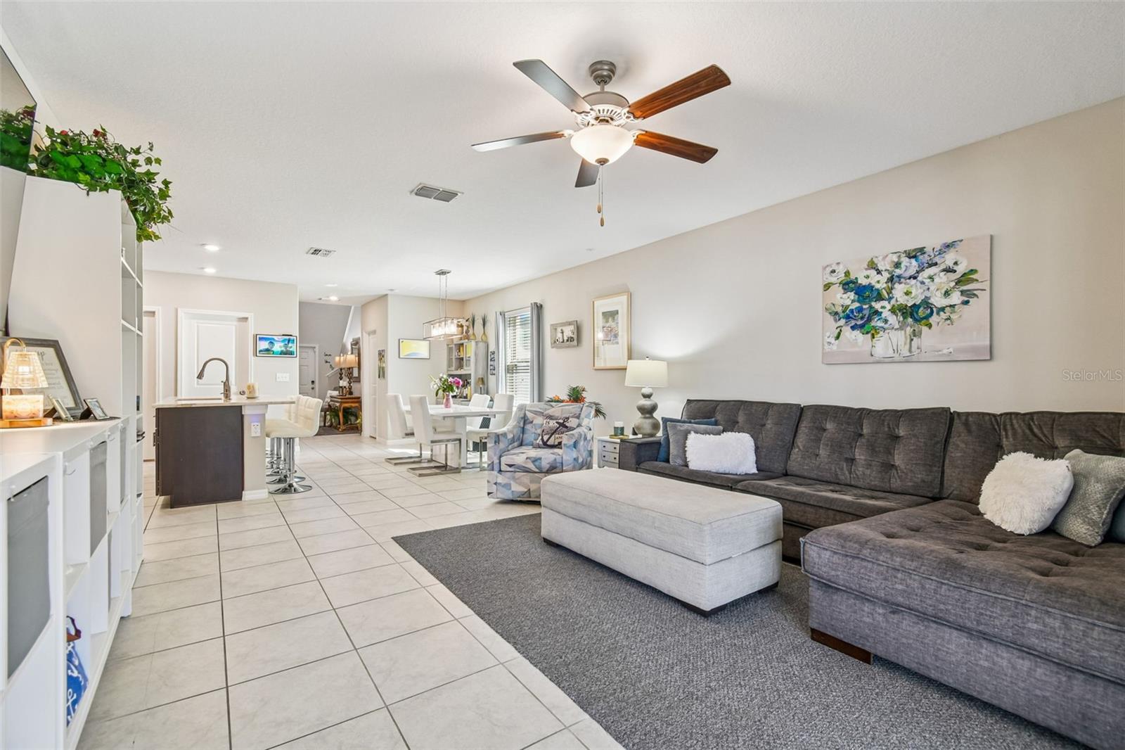 Image 21 of 75 For 984 Olive Conch Street