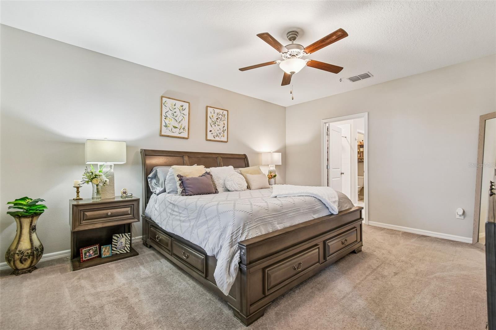 Image 22 of 75 For 984 Olive Conch Street