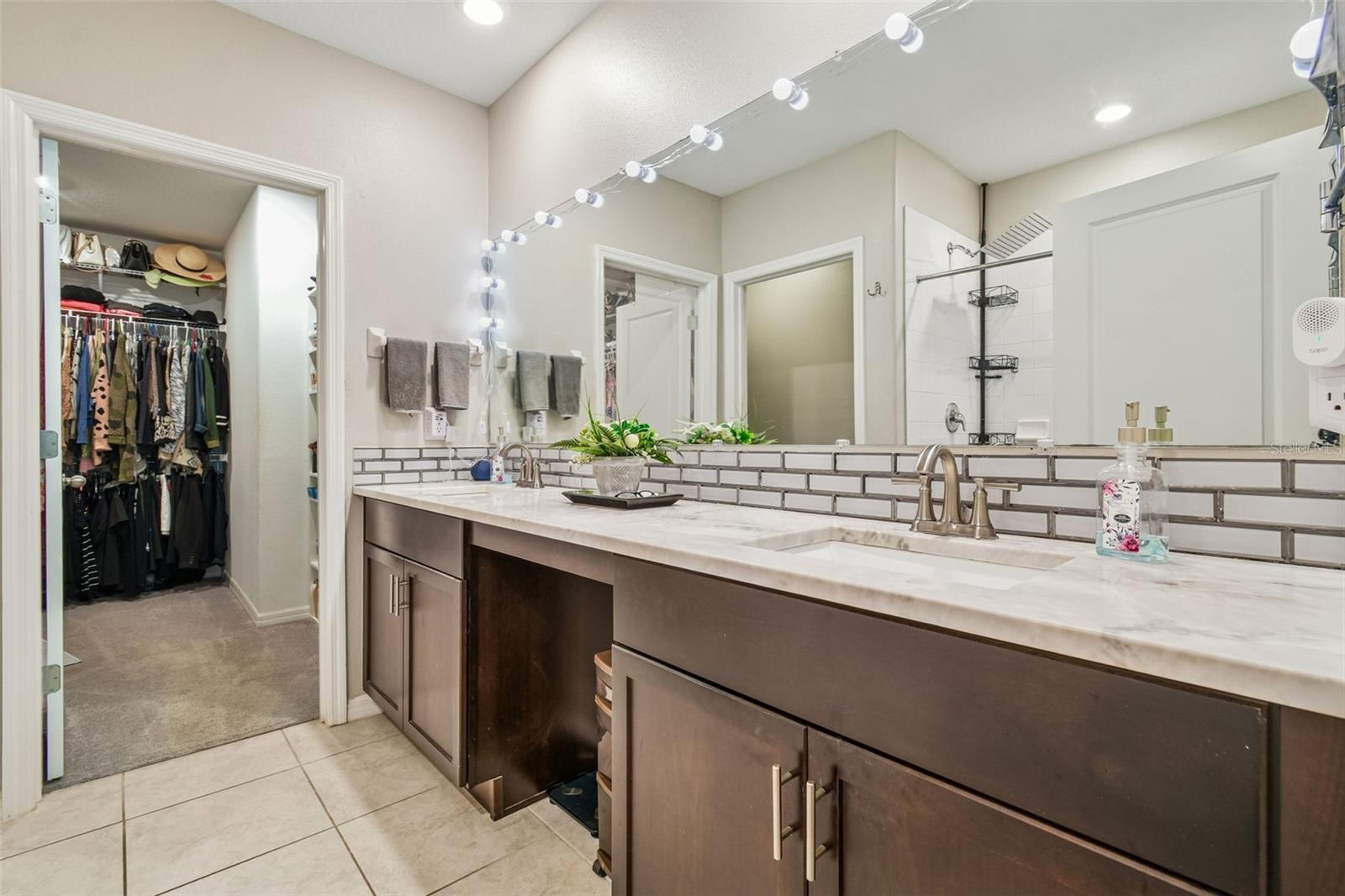 Image 24 of 75 For 984 Olive Conch Street