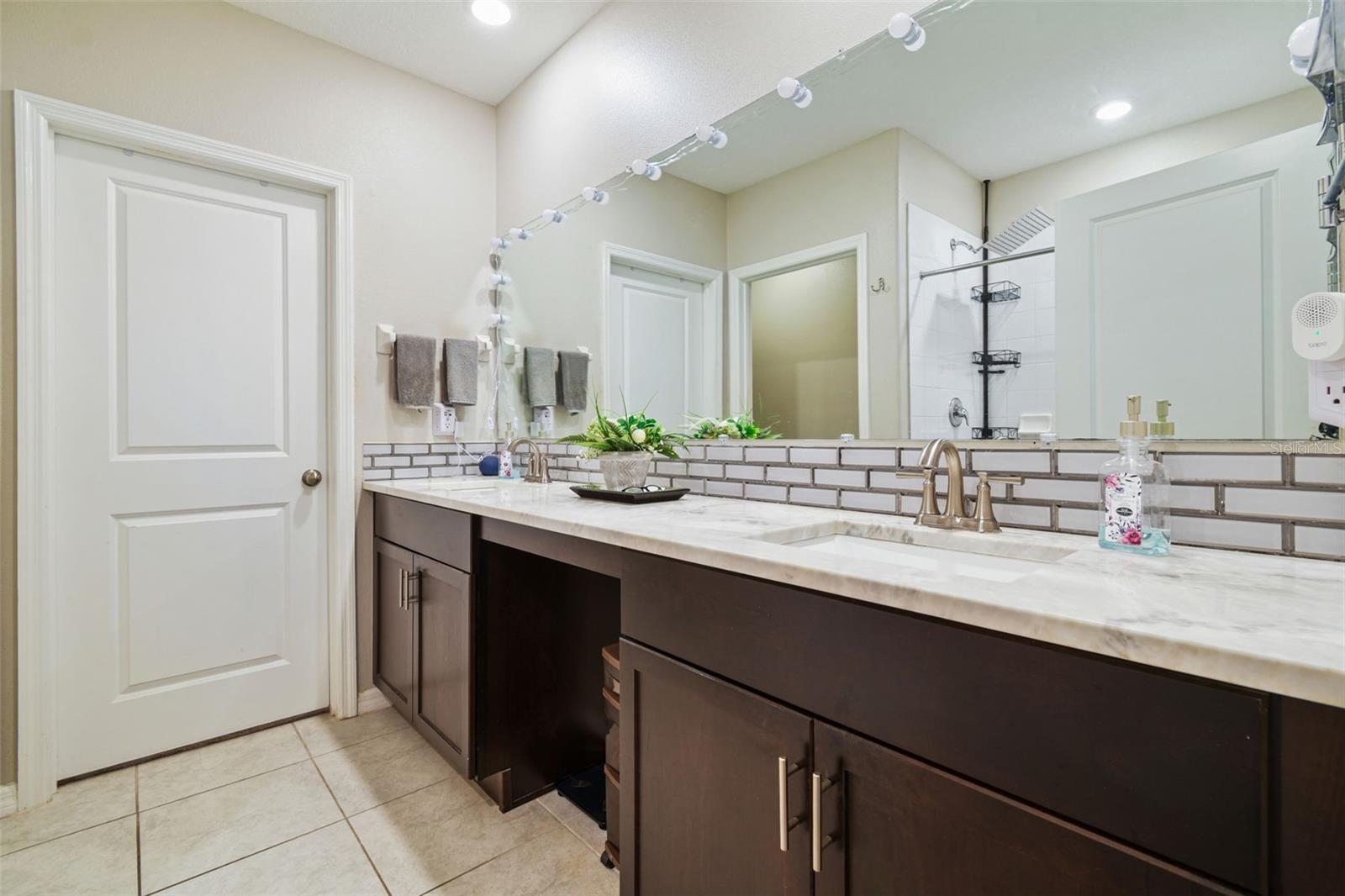 Image 25 of 75 For 984 Olive Conch Street