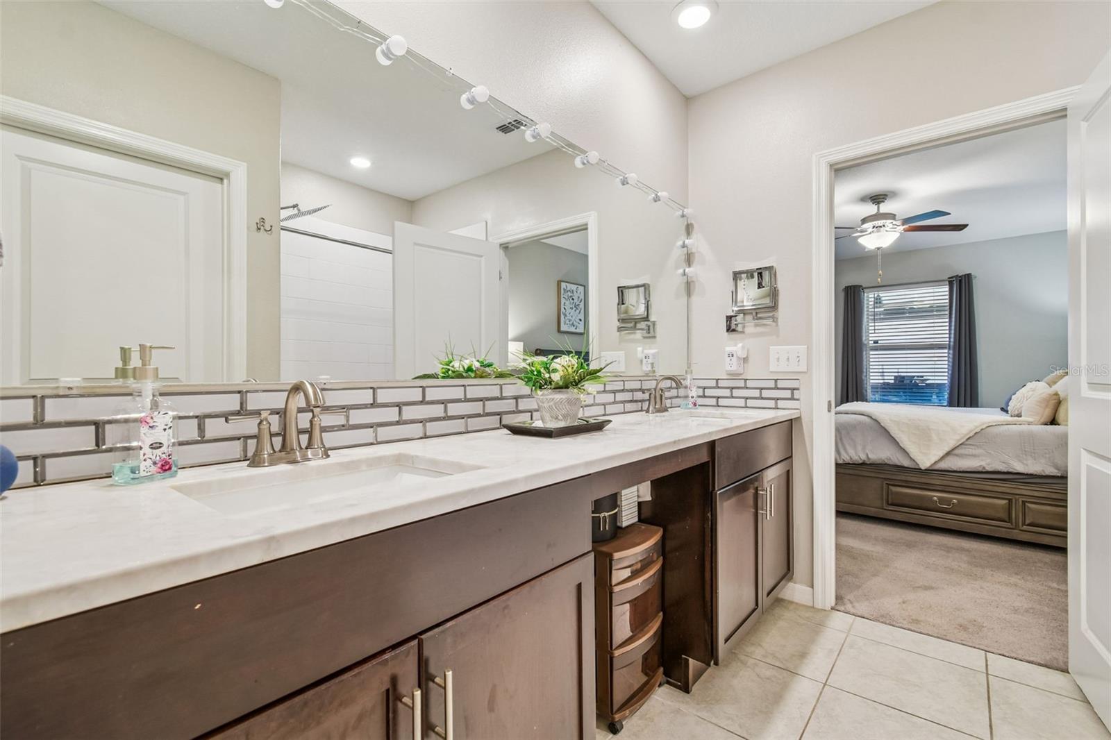 Image 27 of 75 For 984 Olive Conch Street