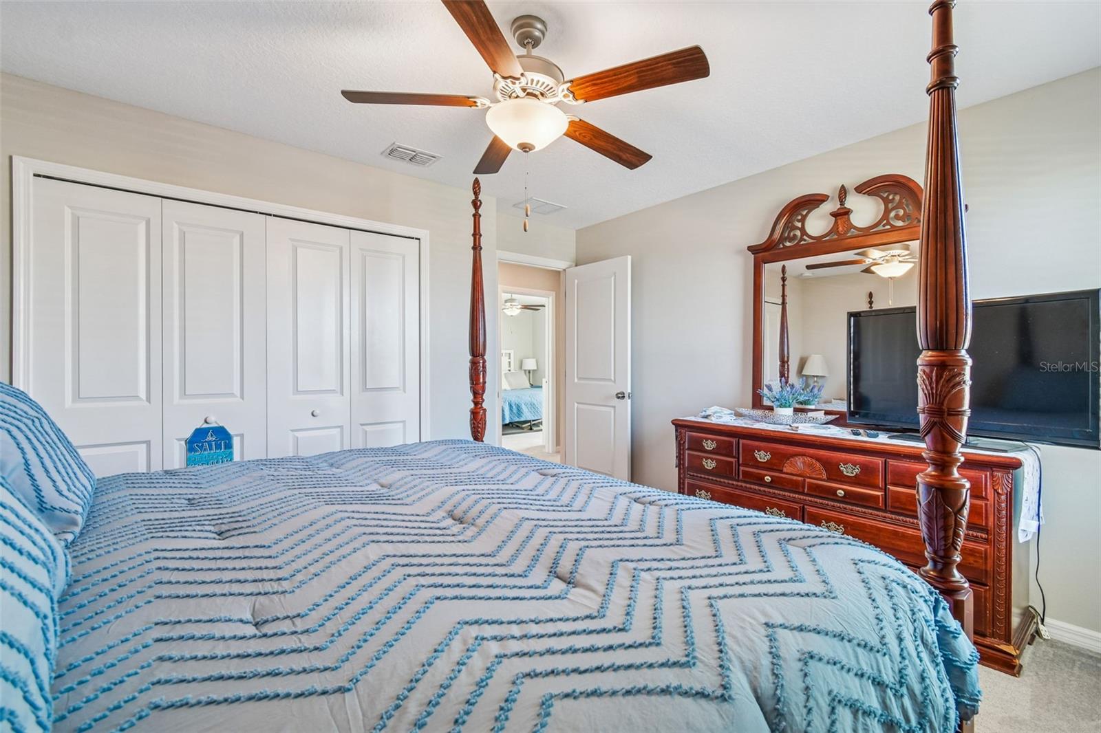 Image 36 of 75 For 984 Olive Conch Street