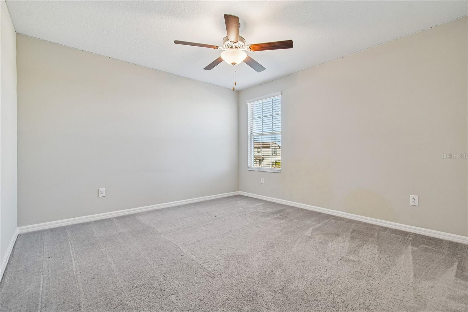 Image 37 of 75 For 984 Olive Conch Street