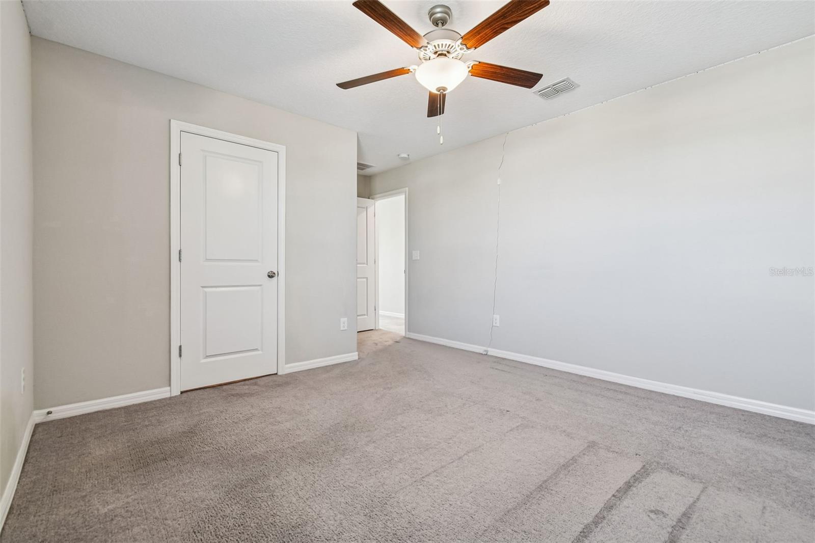 Image 38 of 75 For 984 Olive Conch Street