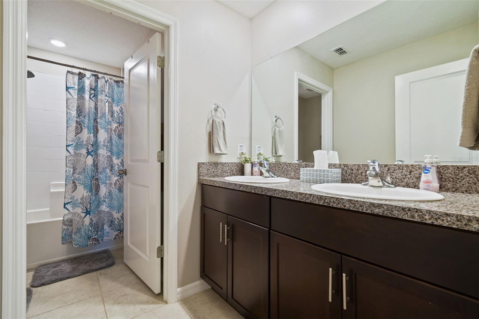 Image 40 of 75 For 984 Olive Conch Street