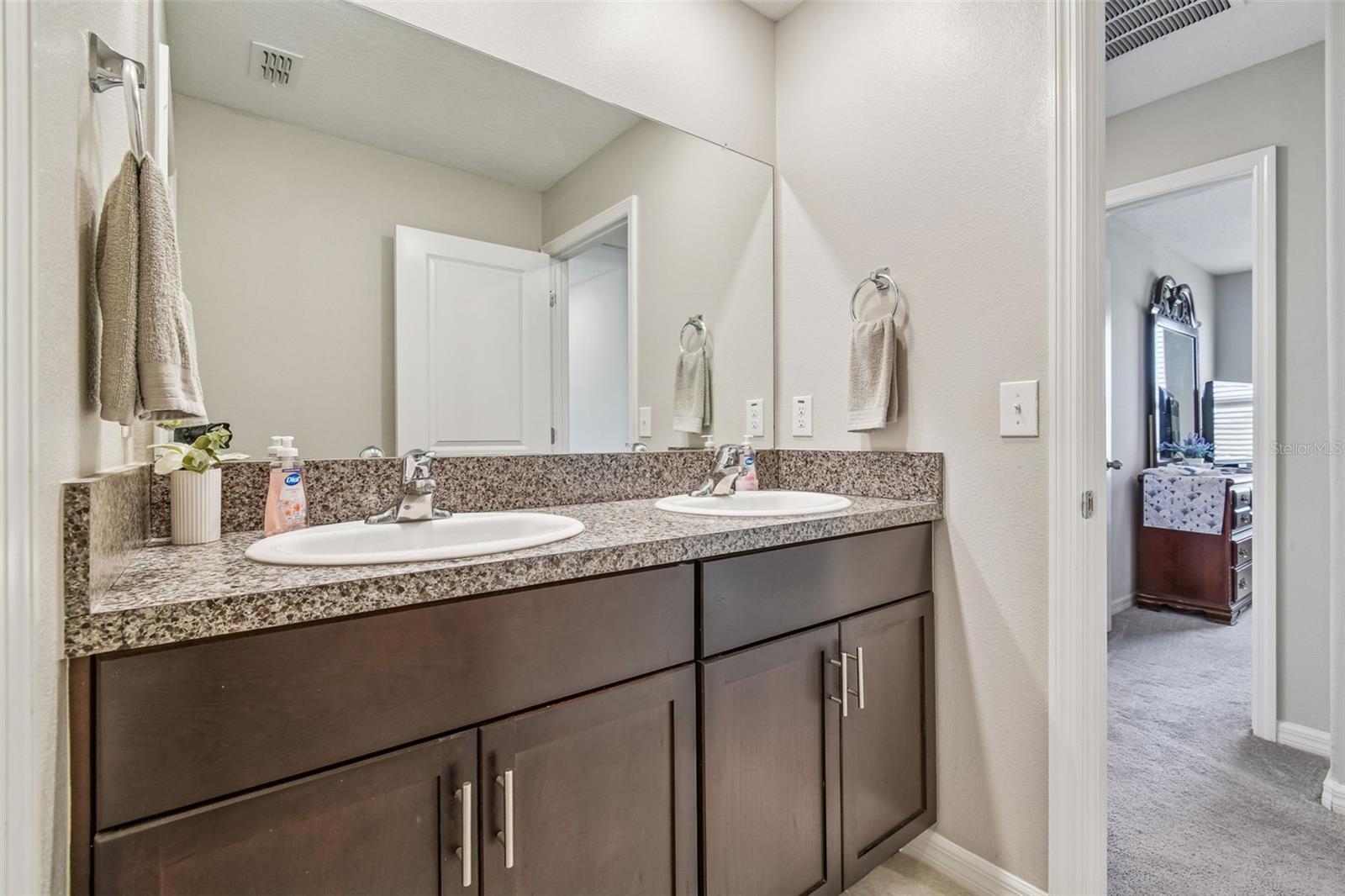 Image 43 of 75 For 984 Olive Conch Street