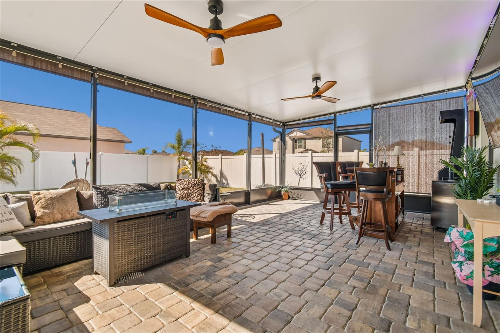 Image 51 of 75 For 984 Olive Conch Street