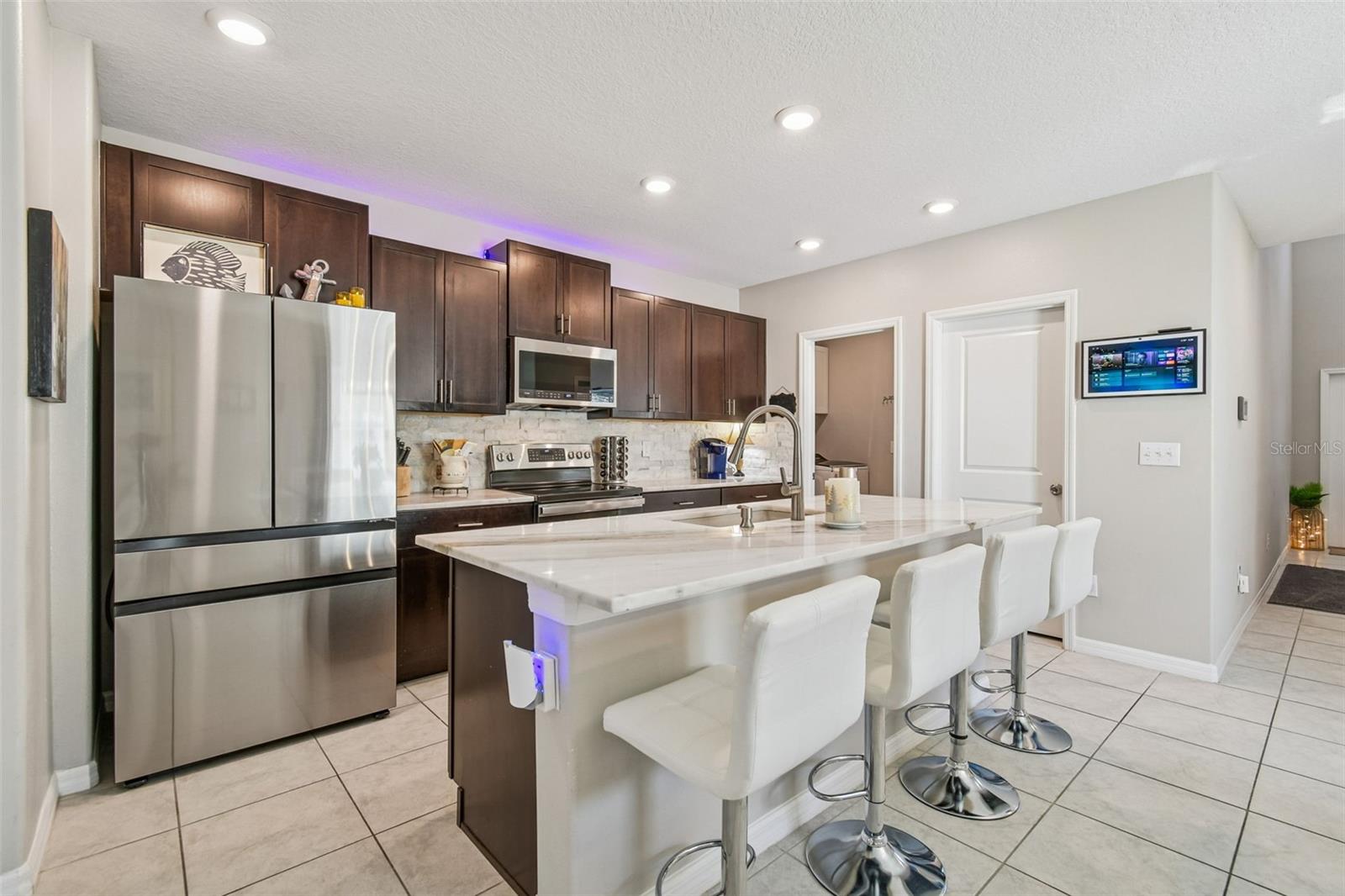 Image 8 of 75 For 984 Olive Conch Street