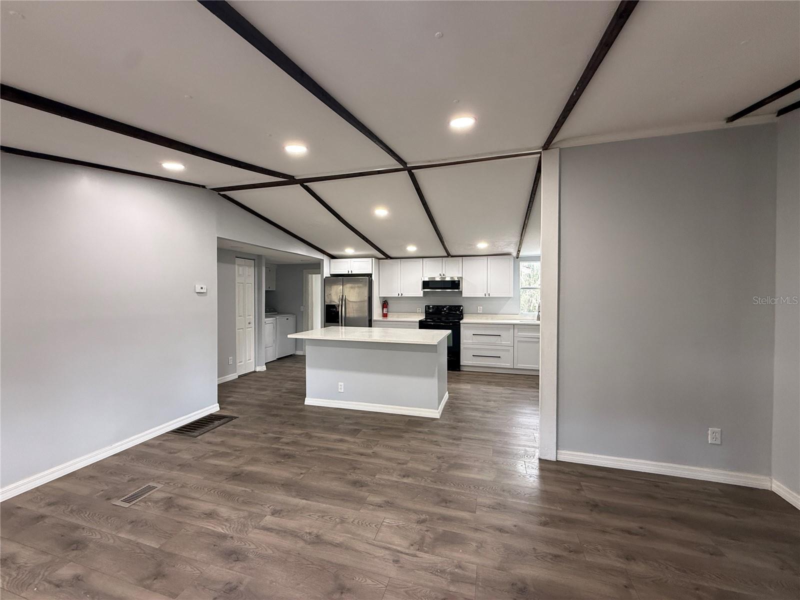 Image 10 of 33 For 8824 Overlook Dr